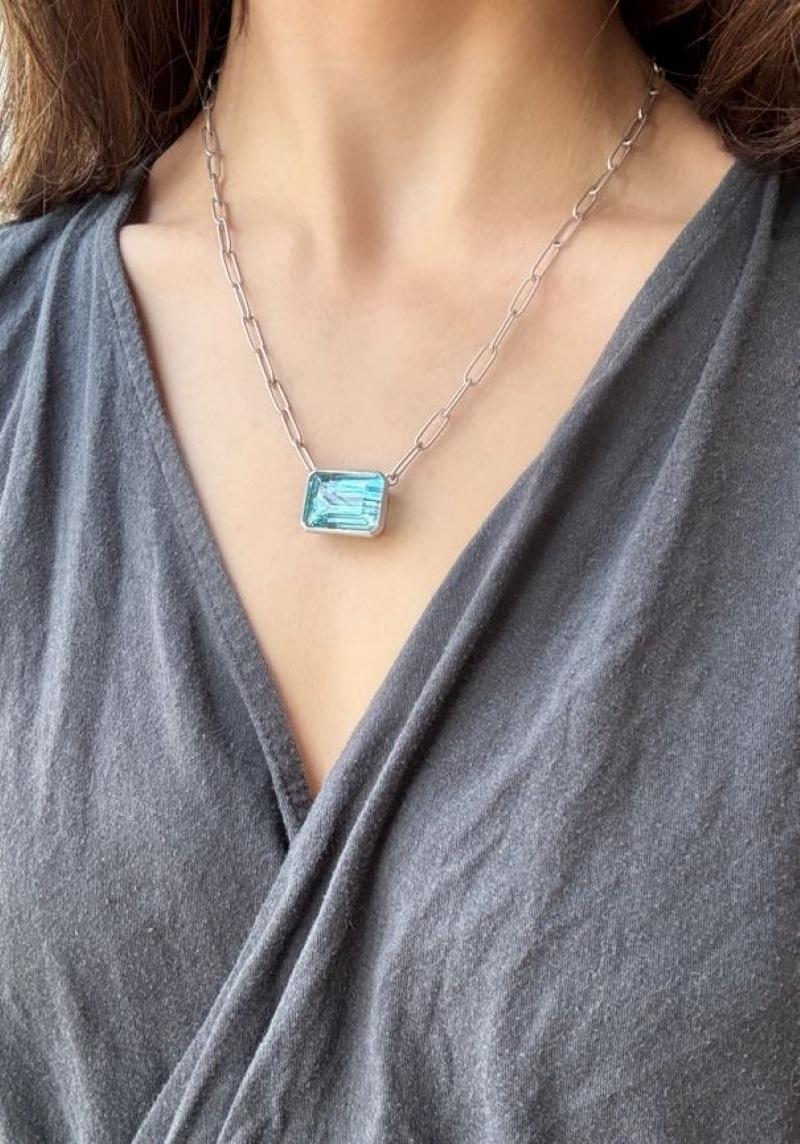 Faye Kim's Platinum Aquamarine Bezel Pendant Necklace is striking with its extraordinary translucent blue color. Complemented by a mini paperclip chain, this one-of-a-kind piece can be worn alone or layered with other necklaces. 

Aquamarine 26.74