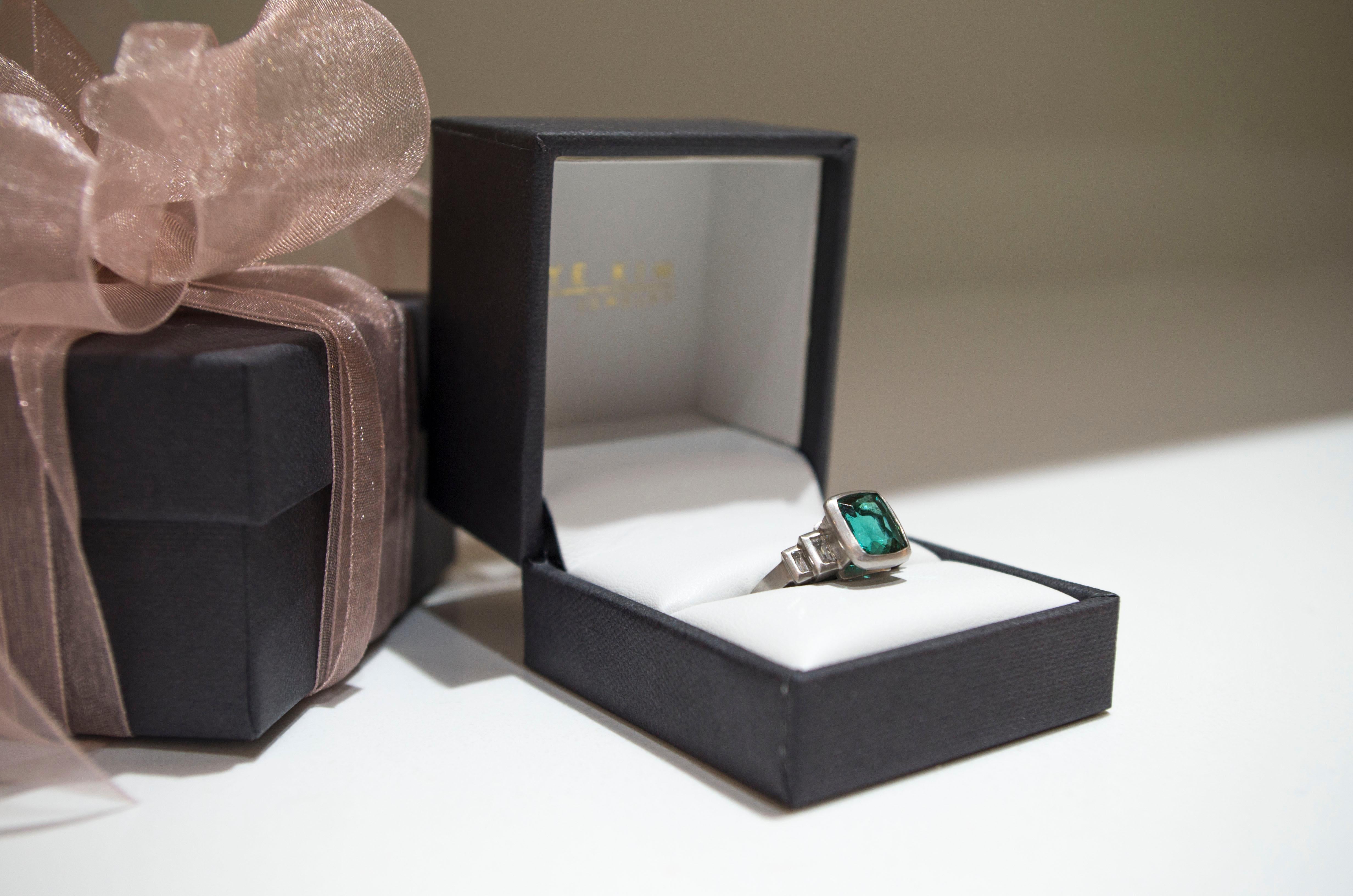 Faye Kim Platinum Blue-Green Tourmaline Ring with Diamond Baguettes In New Condition In Westport, CT
