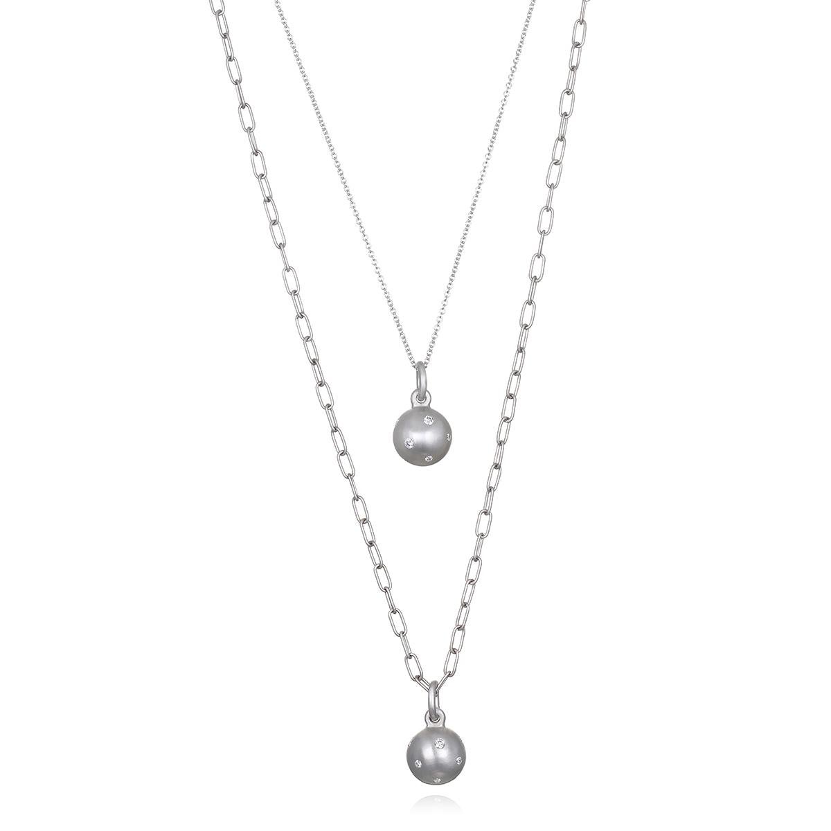 Faye Kim Breloque boule bruni en platine et diamants Neuf - En vente à Darien, CT