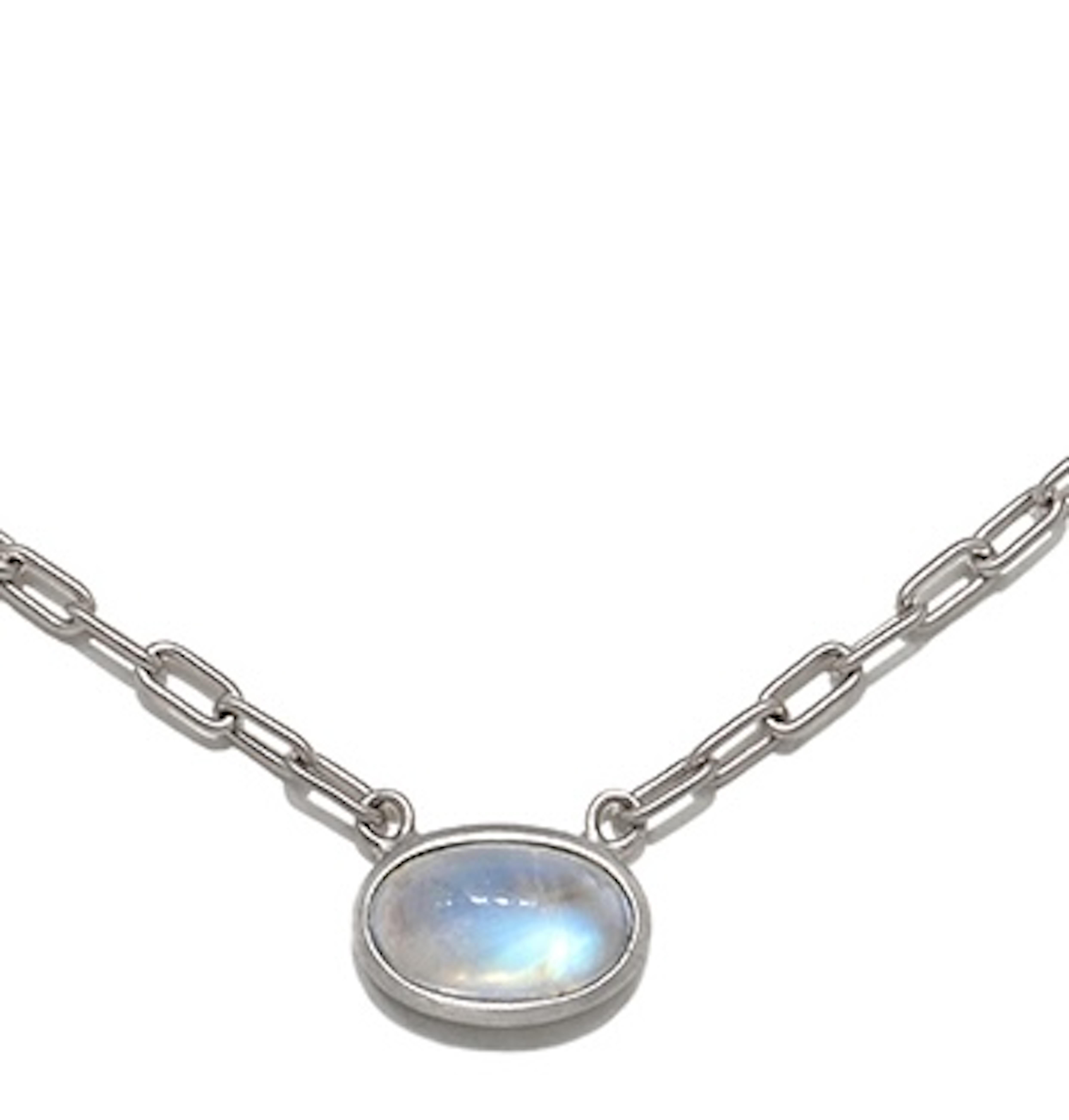 Faye Kim has set this lustrous Ceylon moonstone into the perfect bezel and attached it to a platinum matte-finished link chain. Wear this necklace alone or layered.

Moonstone 4 cts

Chain 16