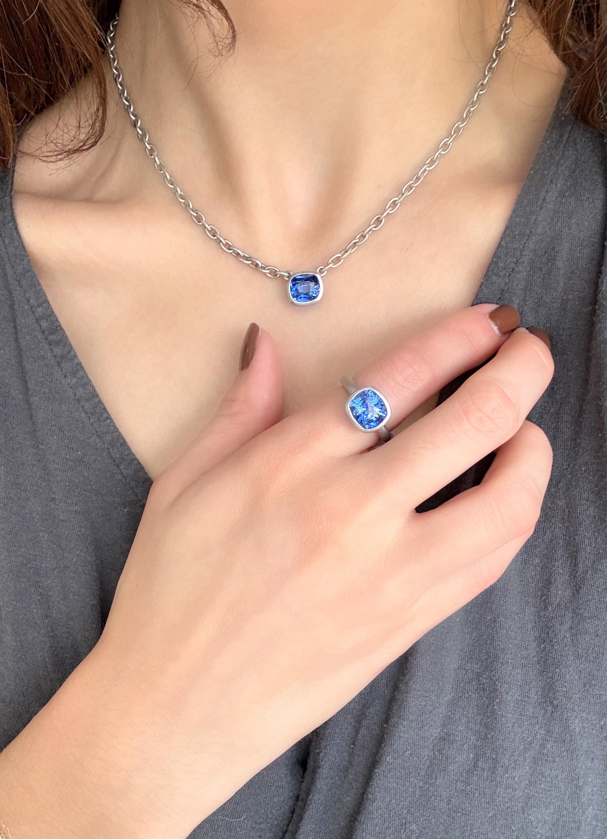 Oval Cut Faye Kim Platinum Ceylon Sapphire Bezel Necklace For Sale