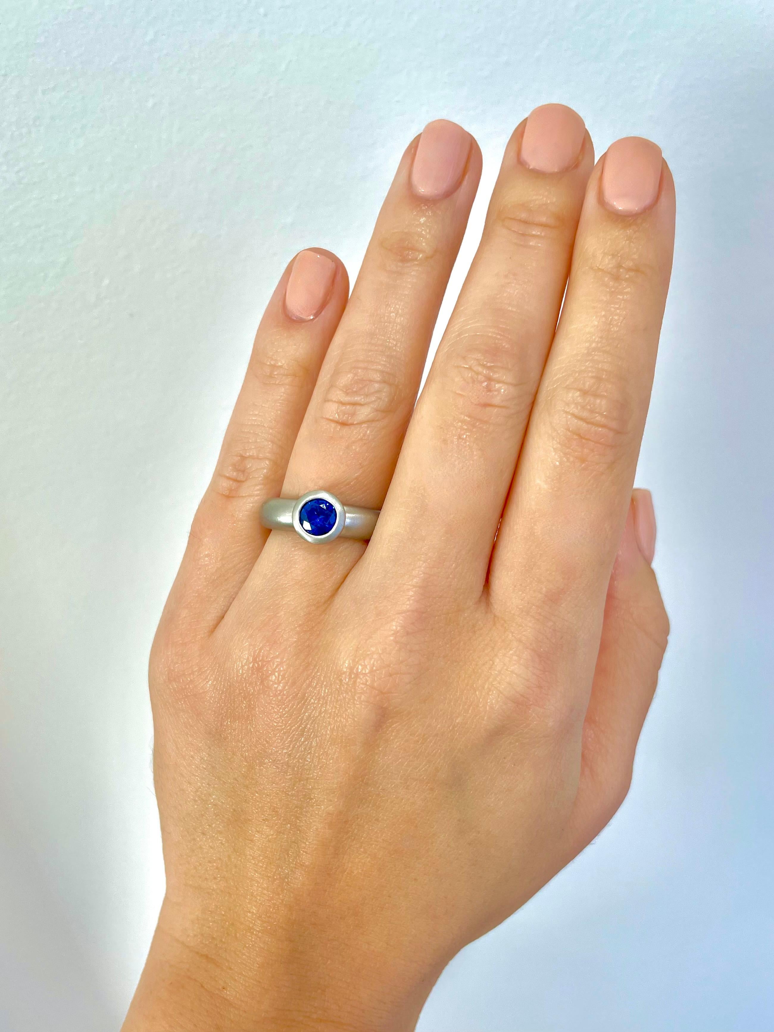 Contemporary Faye Kim Platinum Ceylon Sapphire Bezel Ring For Sale