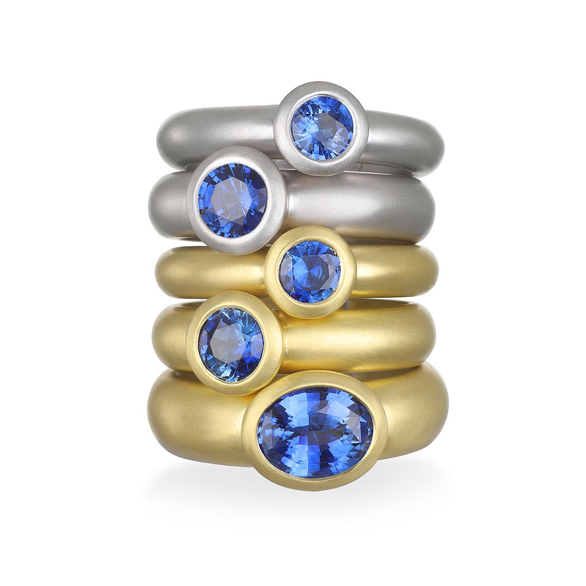 Faye Kim Platinum Ceylon Sapphire Bezel Ring In New Condition For Sale In Westport, CT