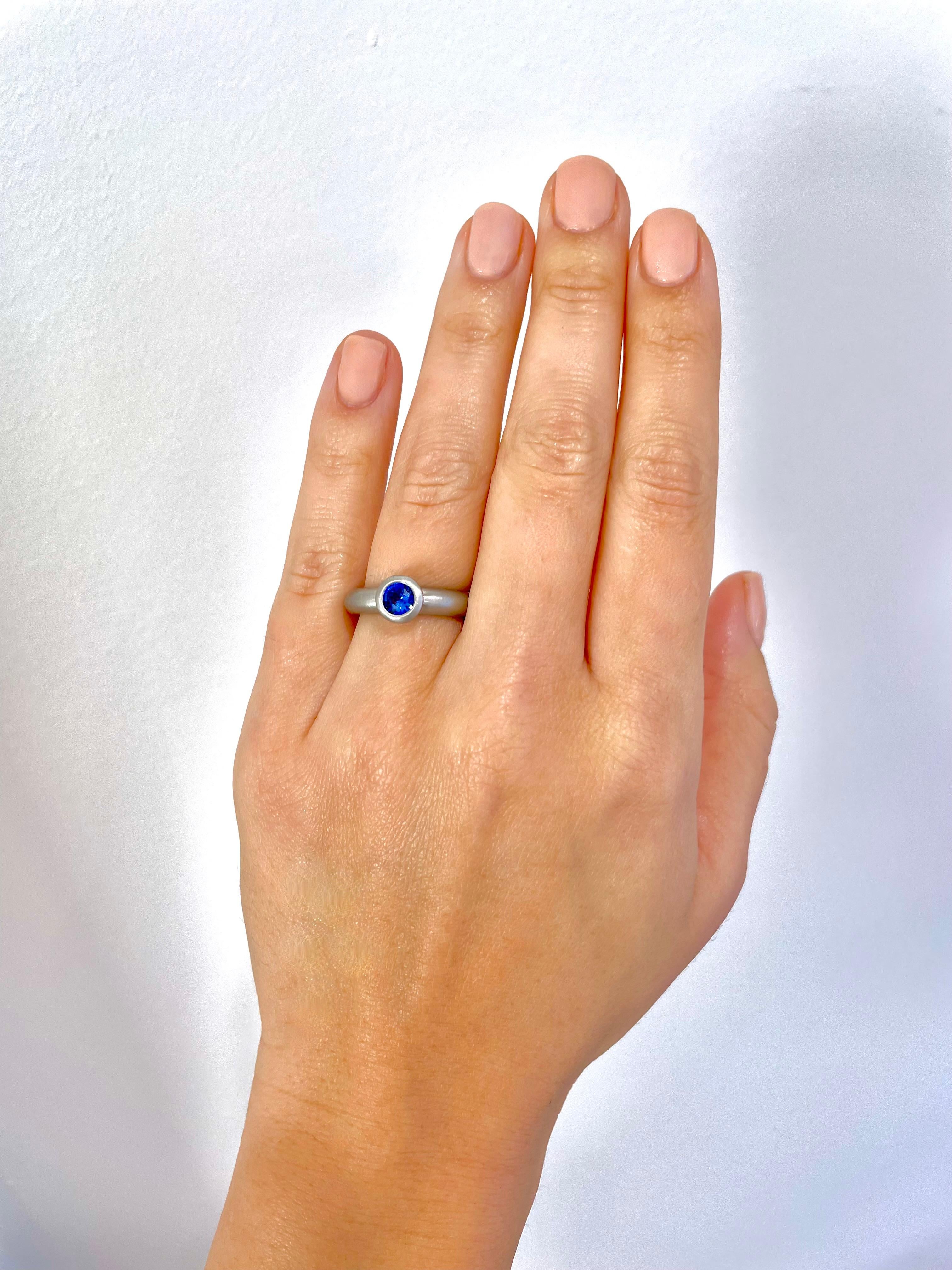 Faye Kim Platinum Ceylon Sapphire Bezel Ring For Sale 1