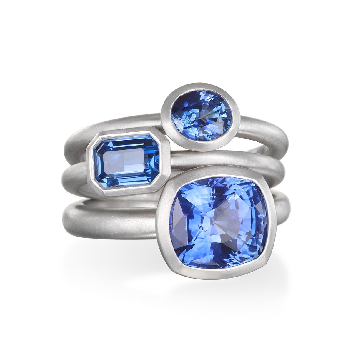 Faye Kim Platinum Ceylon Sapphire Emerald Cut Bezel Ring In New Condition For Sale In Darien, CT