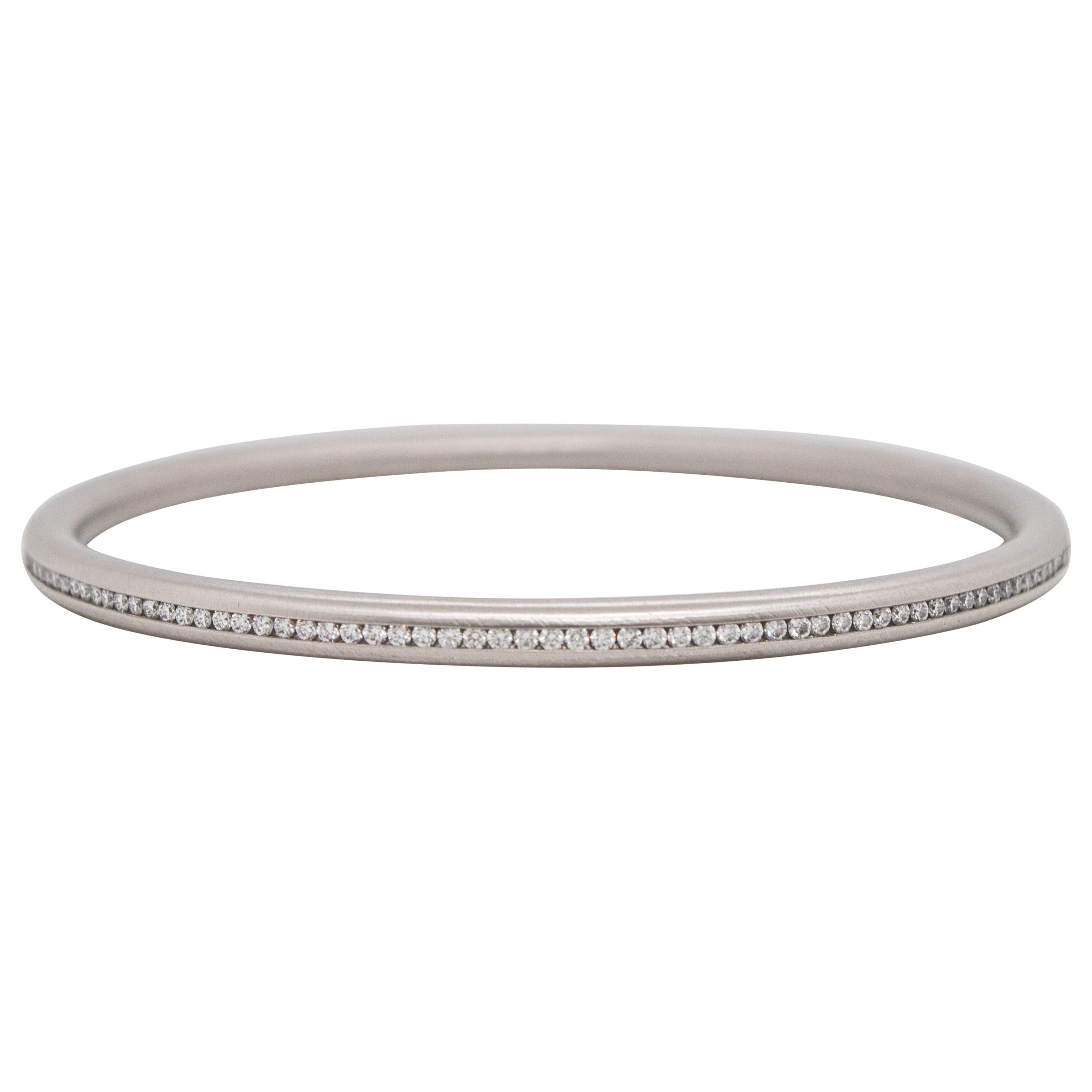 Faye Kim Bracelet jonc en platine et diamants