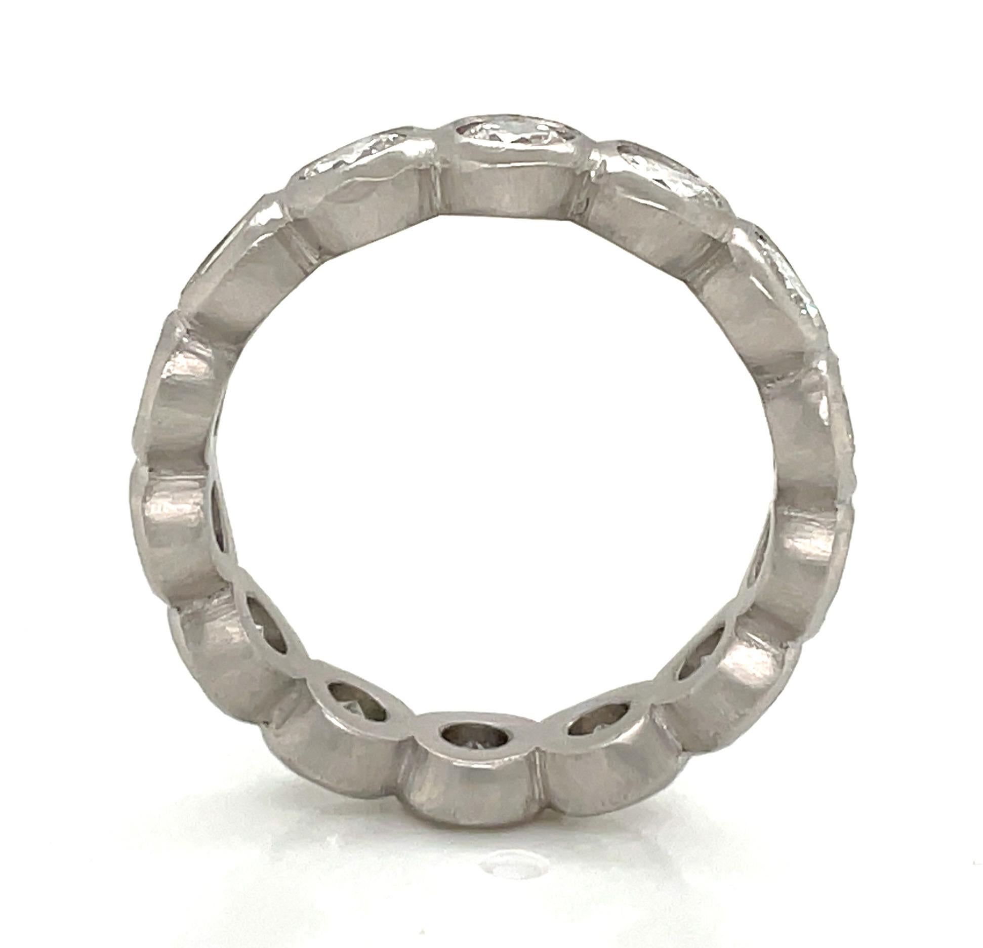 Faye Kim Platin-Diamant-Lünette Ewigkeitsring Damen im Angebot