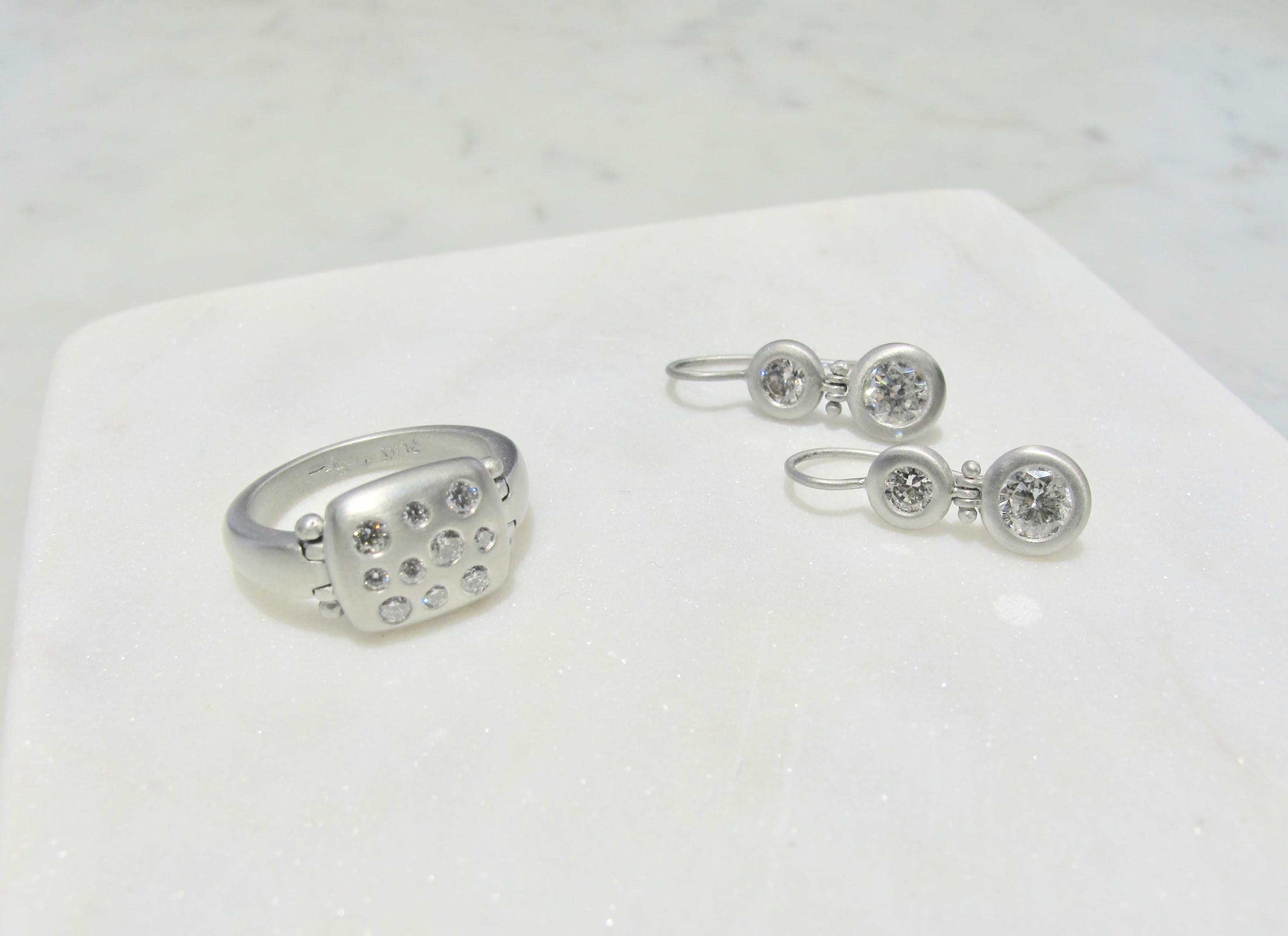 Faye Kim Platinum Diamond Hinged Chiclet Ring In New Condition For Sale In Darien, CT