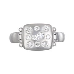 Faye Kim, anello di platino con diamante e cerniera, è un anello di platino con cerniera