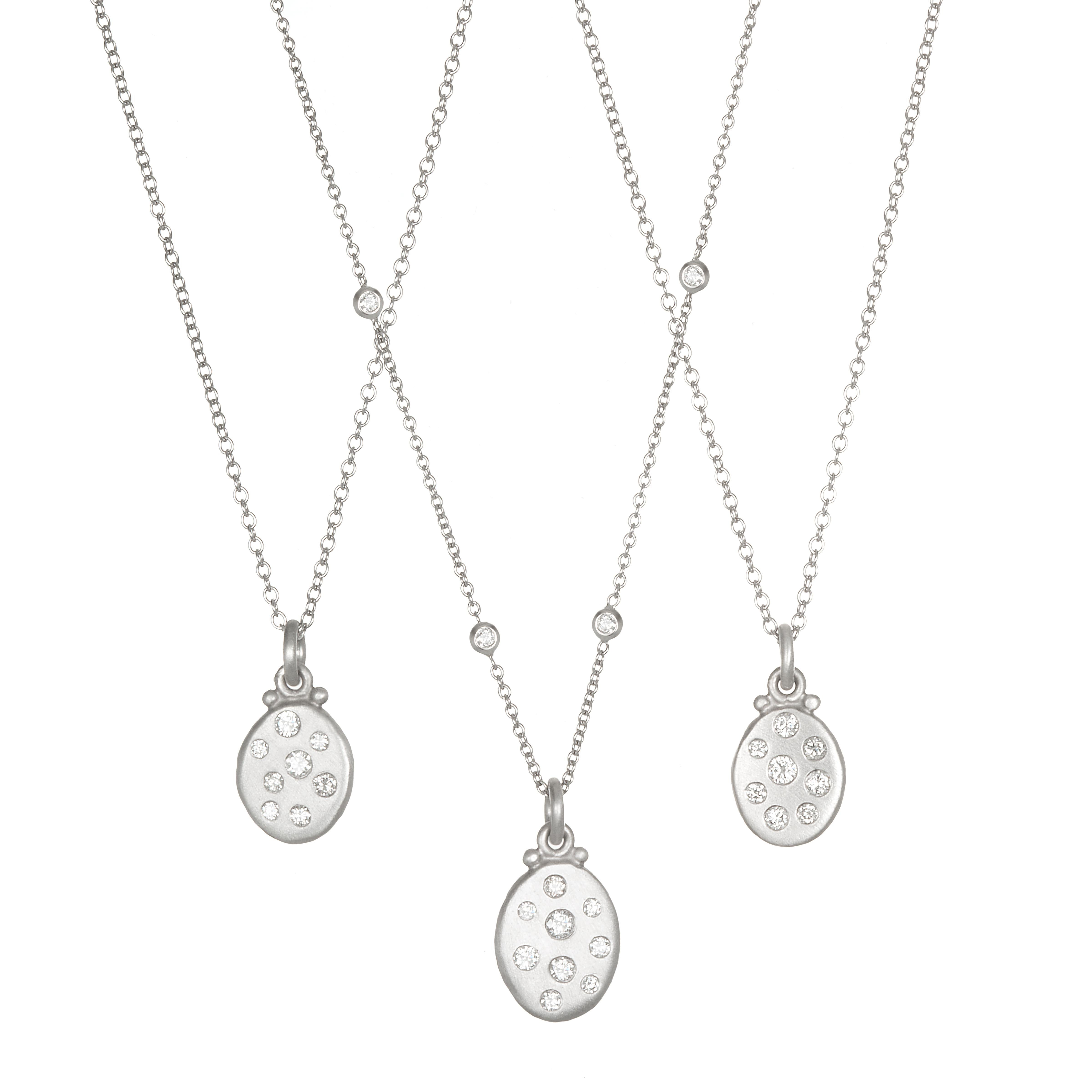 Platin-Diamant-Mini-Hunde-Tag von Faye Kim (Rundschliff) im Angebot