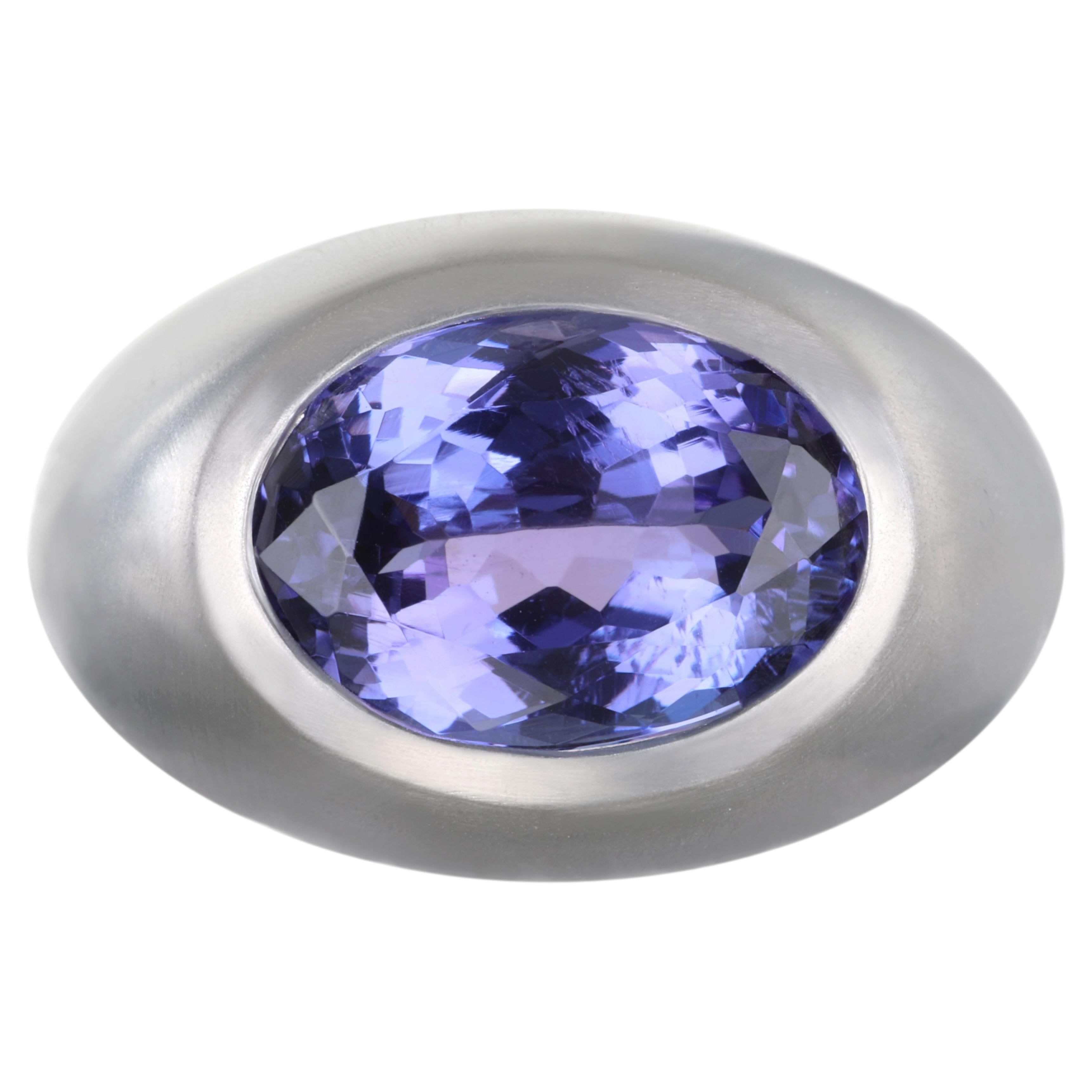 Faye Kim Platin Facettierter Ovaler Tansanit Kuppelring, 6,20cts im Angebot