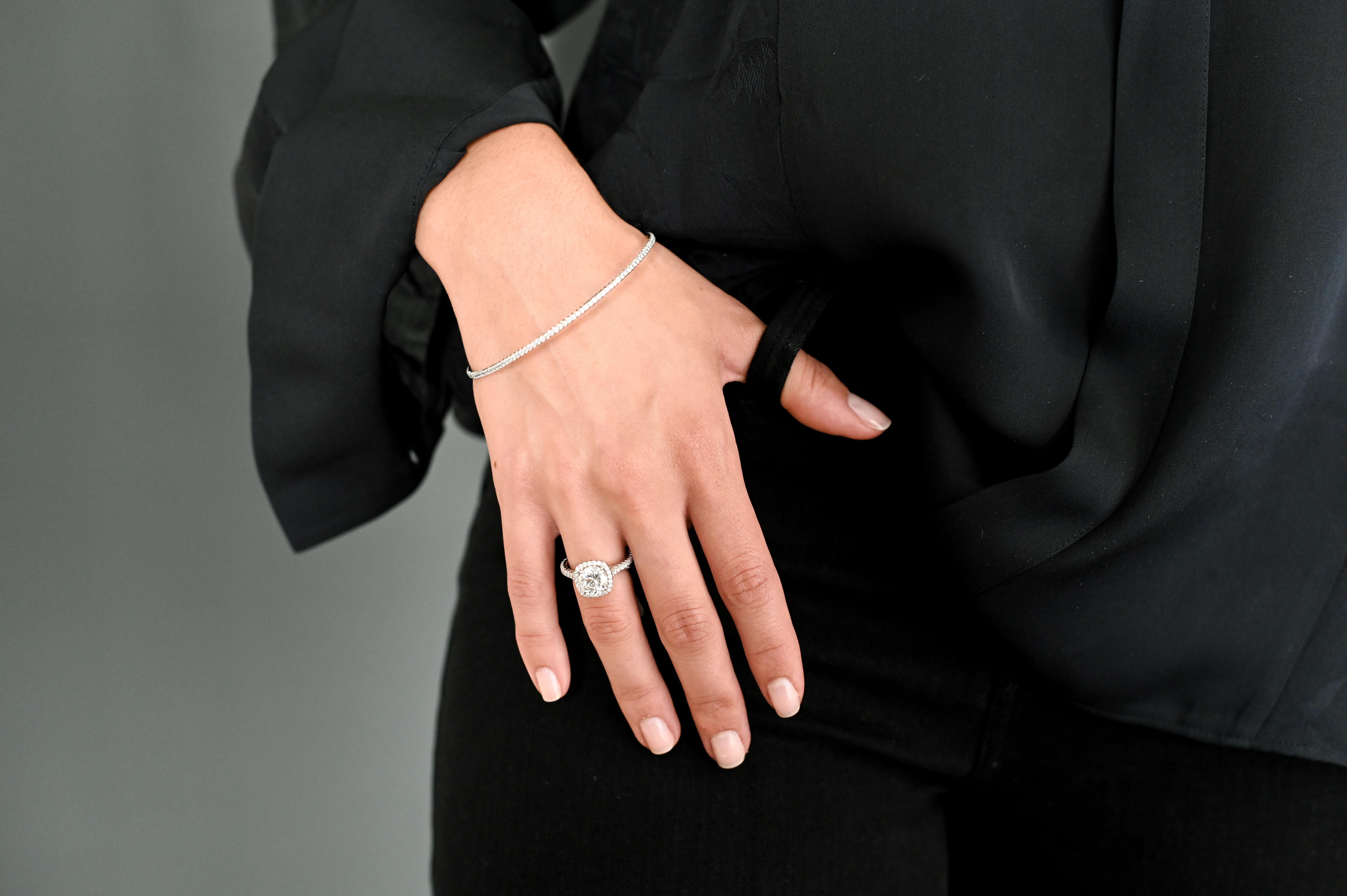 Brazalete de micropavé de diamantes en platino Faye Kim Contemporáneo en venta