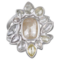 Faye Kim, anello da cocktail con diamante lattiginoso in platino, 5,75 ctw, misura 8,75