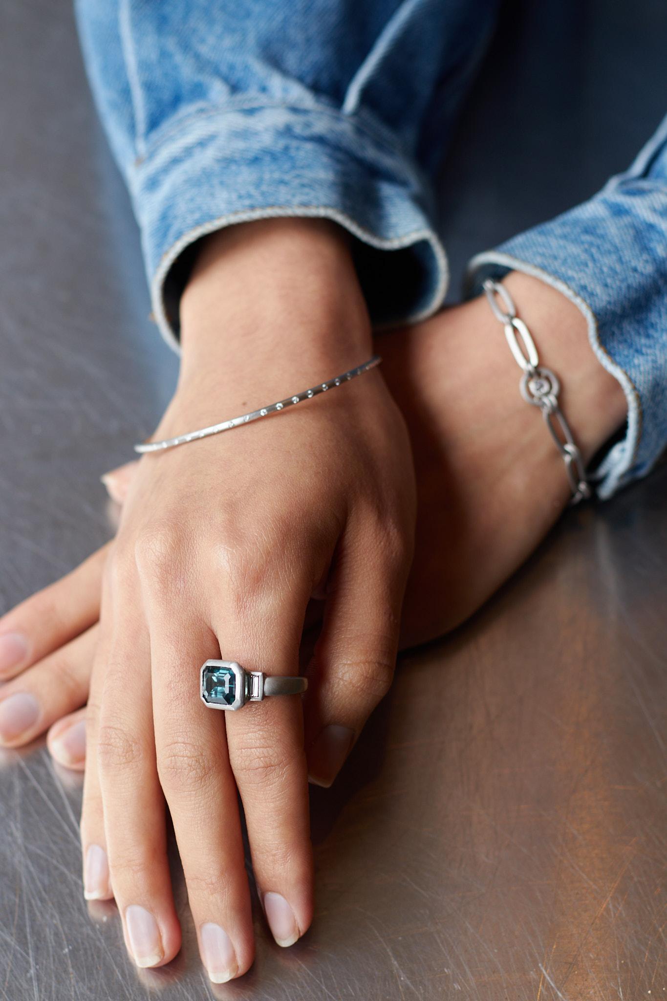 Faye Kim Platinum Paperclip Chain Bracelet with Diamond Wheel

Faye Kim's iconic Platinum Paperclip Chain is given a modern twist with a diamond pinwheel and double links. Wear alone or stacked with other bangles to make a personal style