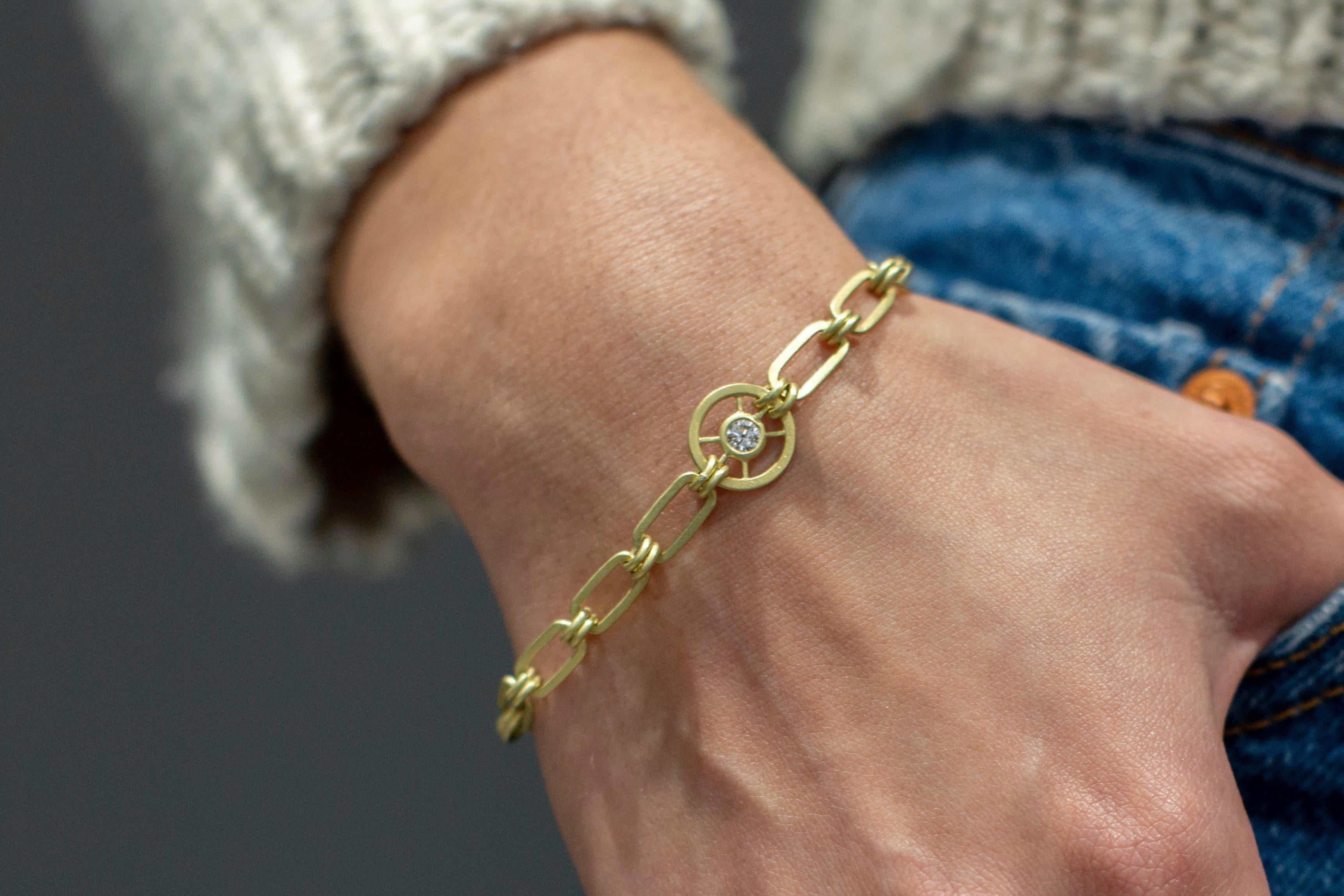 Faye Kim Platinum Paperclip Chain Bracelet with Diamond Wheel In New Condition For Sale In Darien, CT