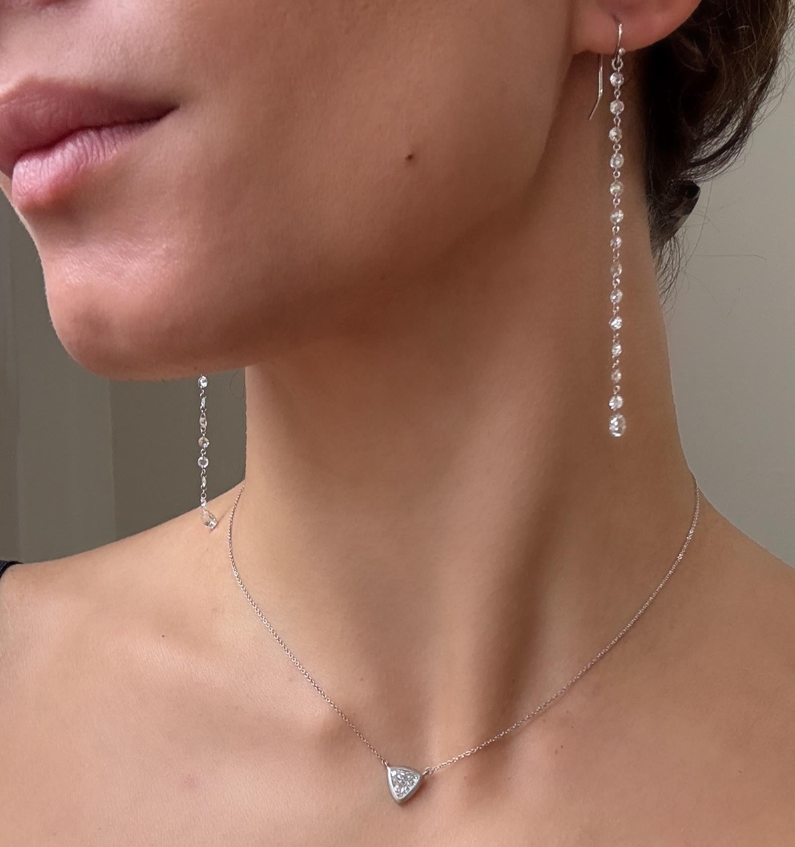 Collar Faye Kim Estación de Trillones de Diamantes en Platino Moderno en venta