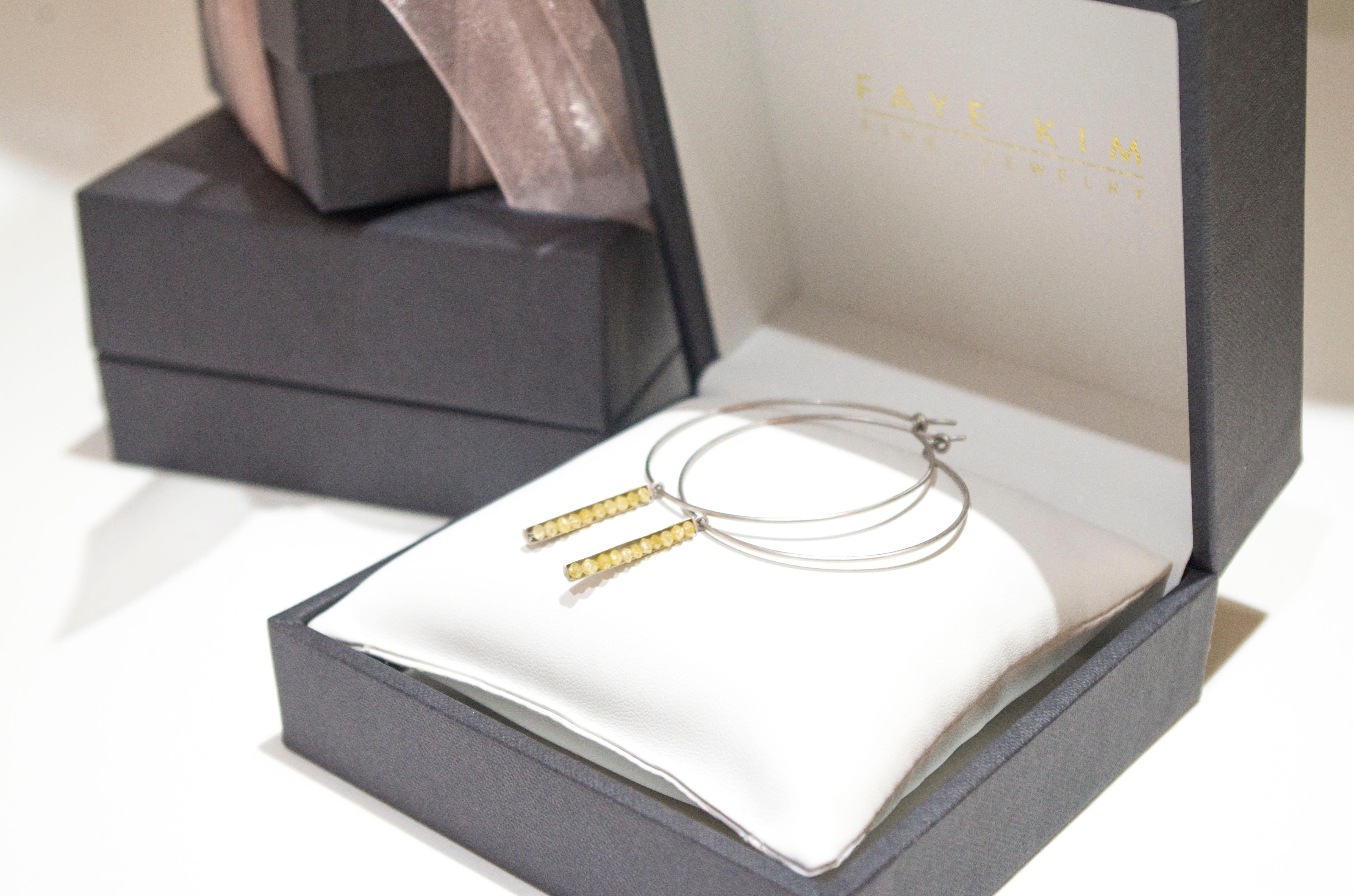 Non taillé Faye Kim Platine Jaune Diamant brut Bar Drops en vente