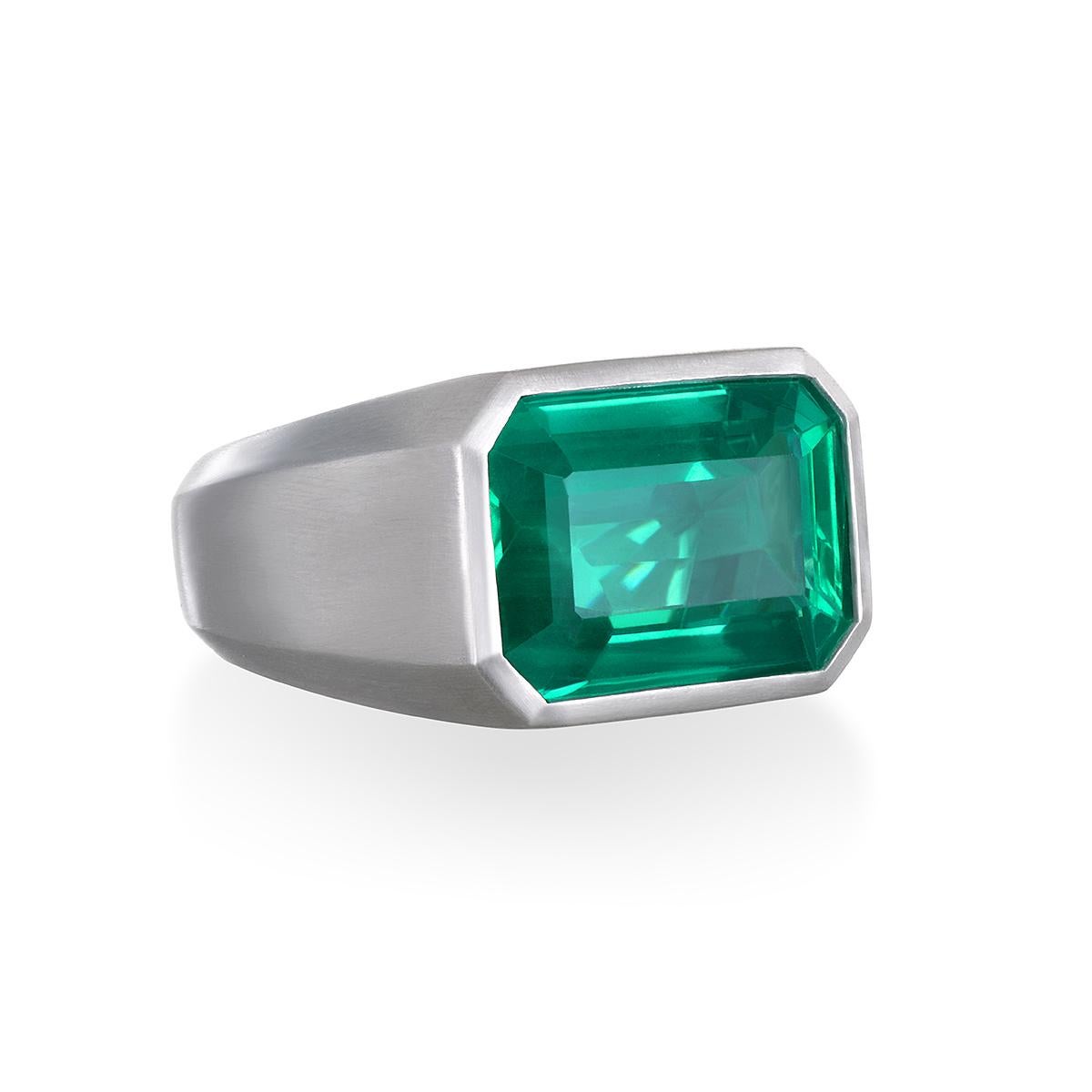 Faye Kim's Platinum Emerald Bezel Ring, with its clean, understated design and smooth, polished matte finish, showcases a stunning Zambian Emerald. The ring's slightly chunky and effortlessly chic style enables it to be incorporated into virtually