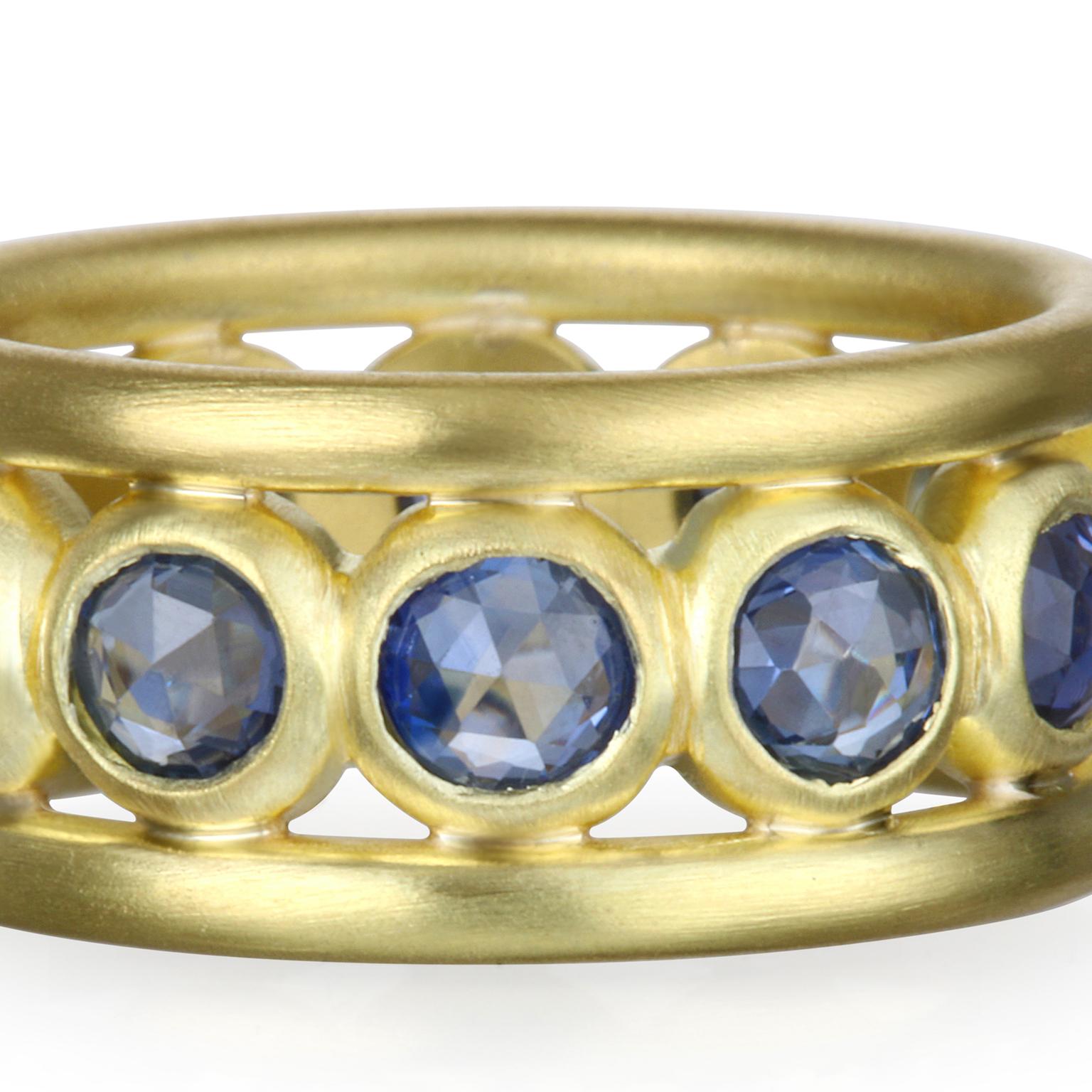 Faye Kim Rose Cut Blue Sapphire Gold Band Ring In New Condition In Westport, CT