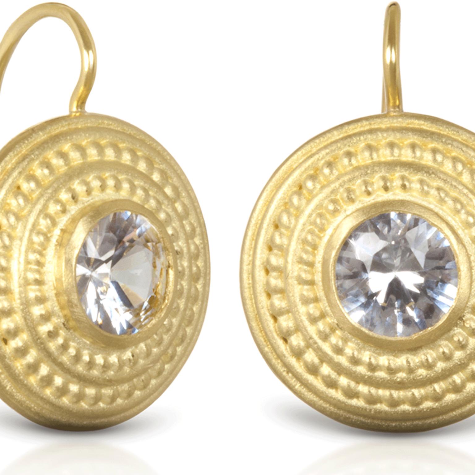 Faye Kim White Sapphire Gold Disc Earrings In New Condition In Westport, CT