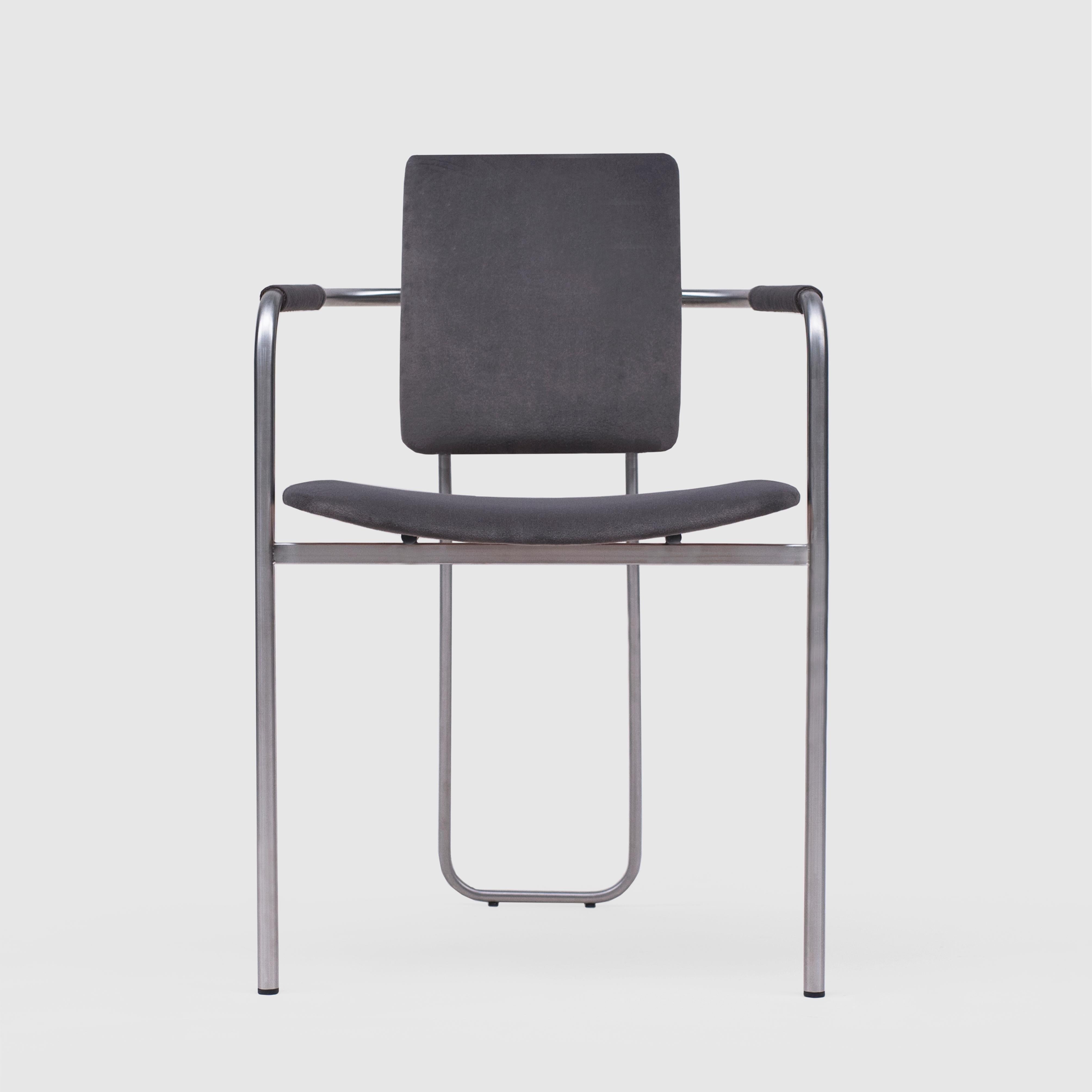 Chair designed by Peter Ghyczy in 2018.
Manufactured by Ghyczy (Netherlands)

Avant-garde in its look and function, this lightweight design features a flexible backrest, which adjusts to the movement of the person using it.

Material and