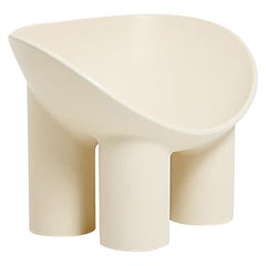 Fauteuil contemporain Roly Poly crème Faye Toogood en fibre de verre