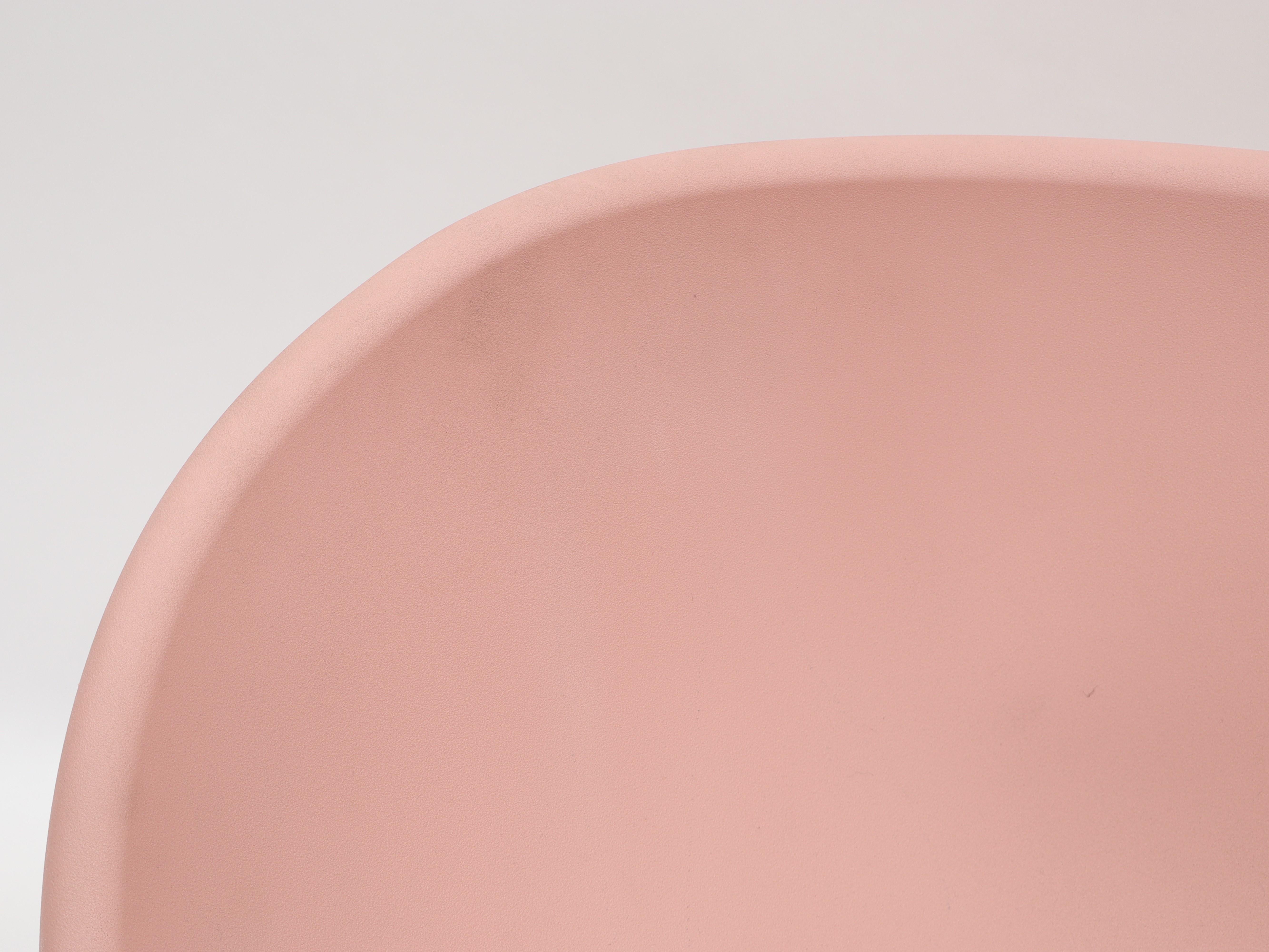 Contemporary Faye Toogood Roly Poly Chair - Pale Pink