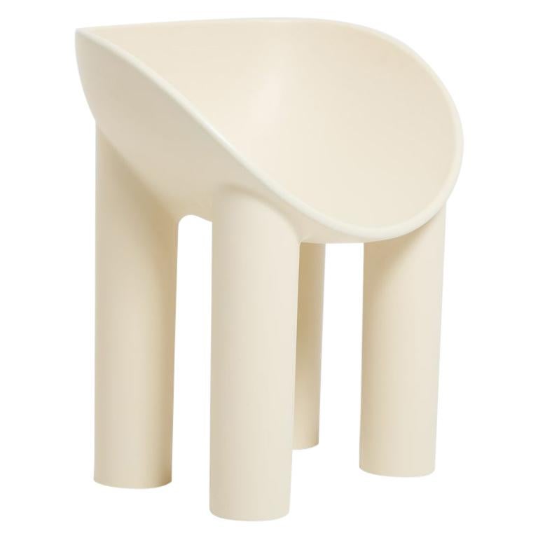 Chaise de salle à manger contemporaine Faye Toogood Roly Poly en fibre de verre crème, Londres en vente