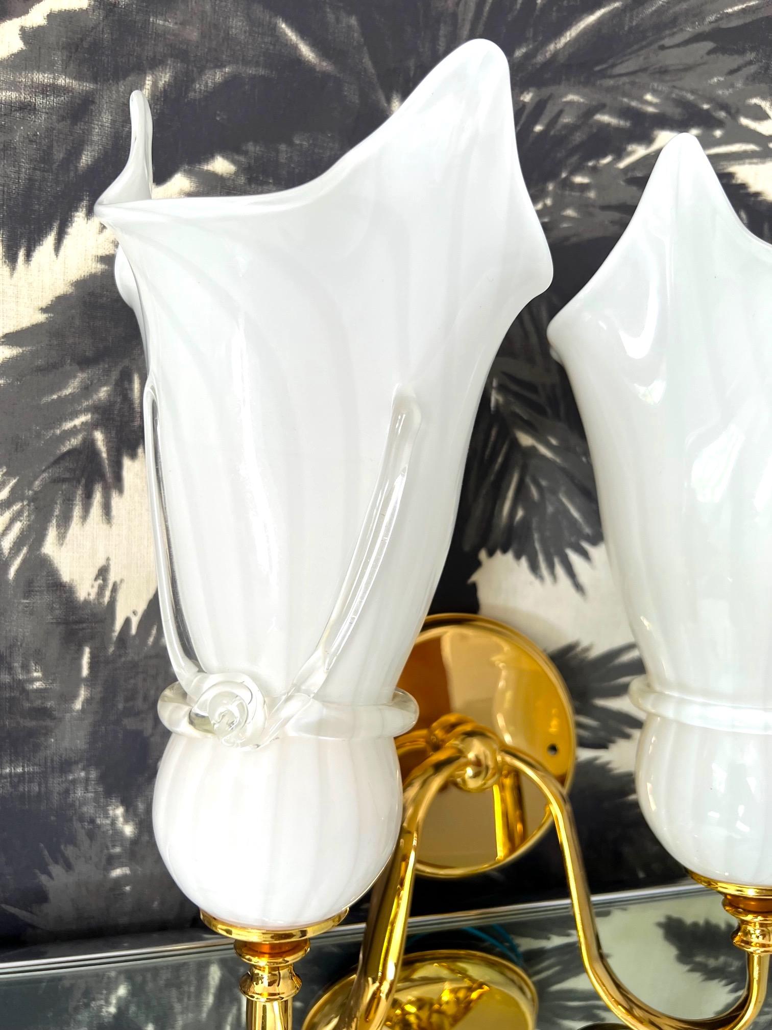 Neoclassical Murano Glass and Gold Sconce with Fazzoletto Design, circa 1980 In Good Condition For Sale In Fort Lauderdale, FL