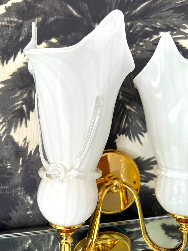 Hand-Crafted Fazzoletto Double Sconce in White Murano Glass with Gold Plated Frame, c. 1980 For Sale