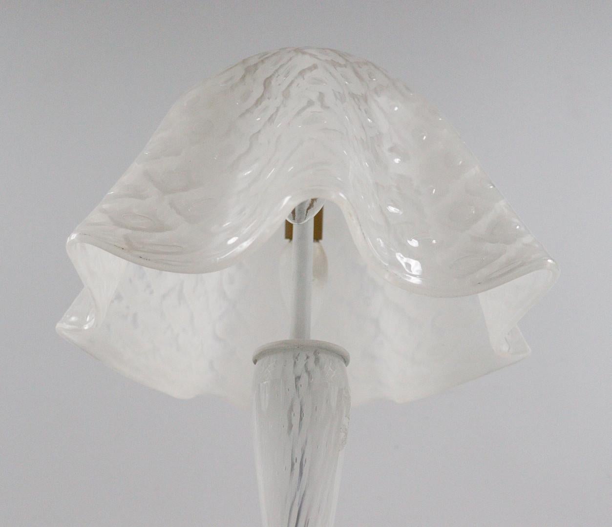 Italian Fazzoletto Murano glass table lamp. Italy circa 1960's. For Sale
