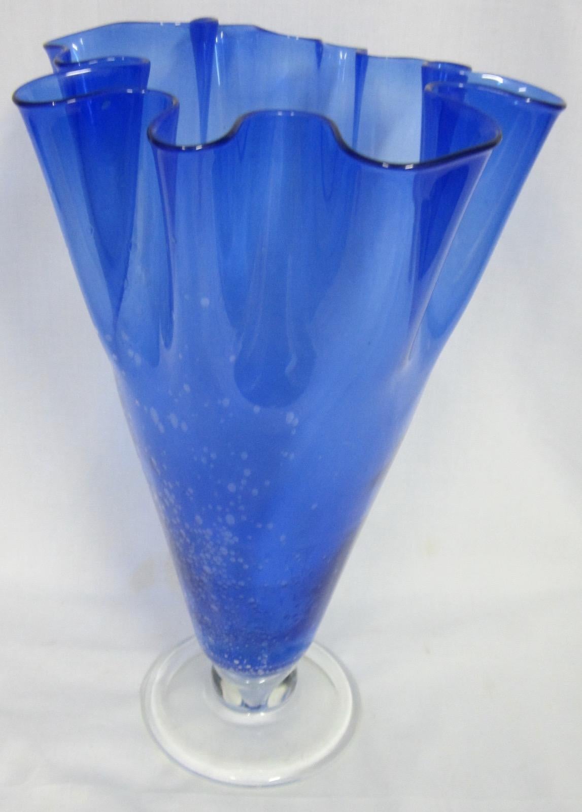 Fazzoletto / Venini Style Handkerchief Vase In Excellent Condition For Sale In Paradise Point, Queensland