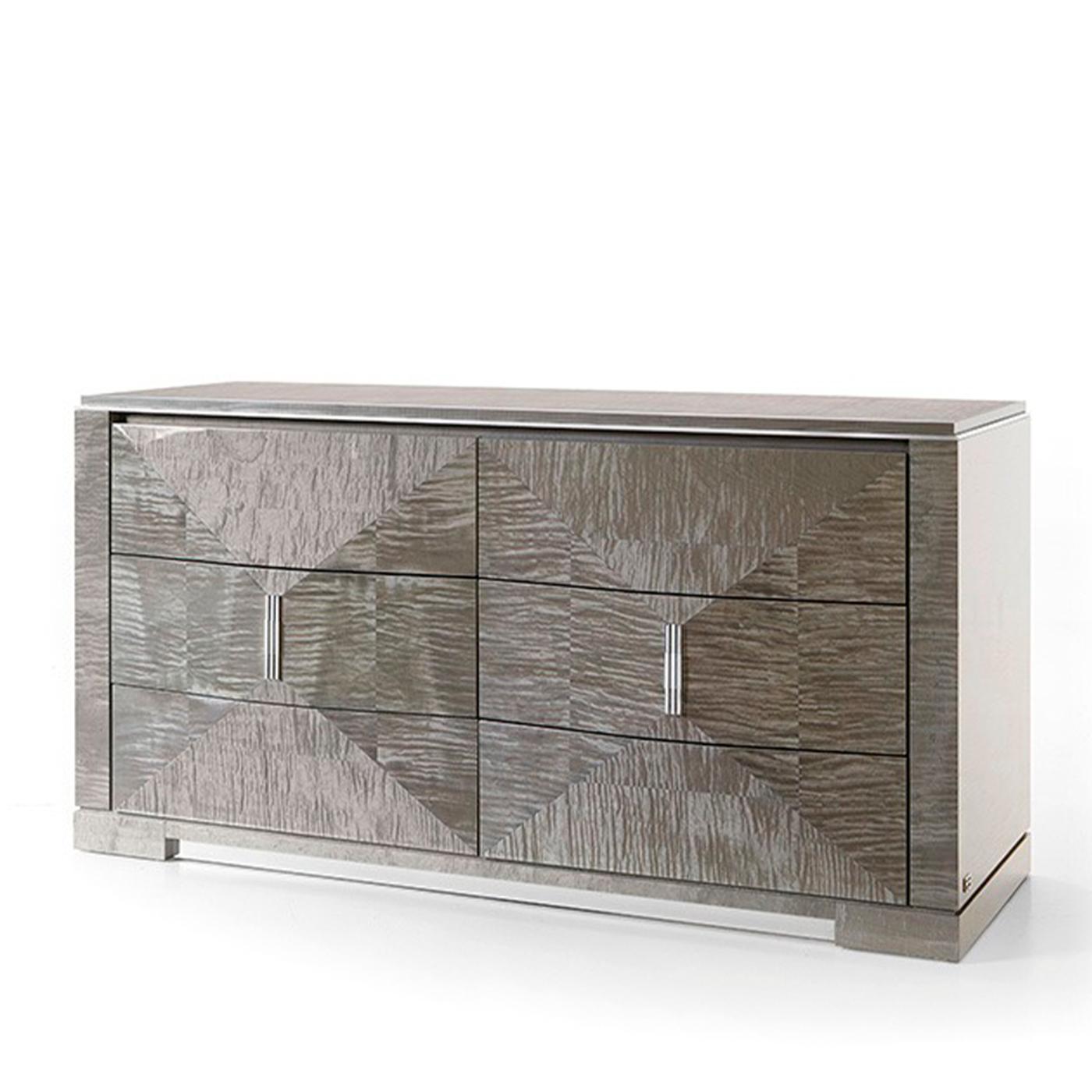 Chest of 6 drawers with metal trims and push pull opening, Characterized by Lupo glossy finish and an Econabuk Meringa 45 internal upholstery, details are made of Chrome metal.