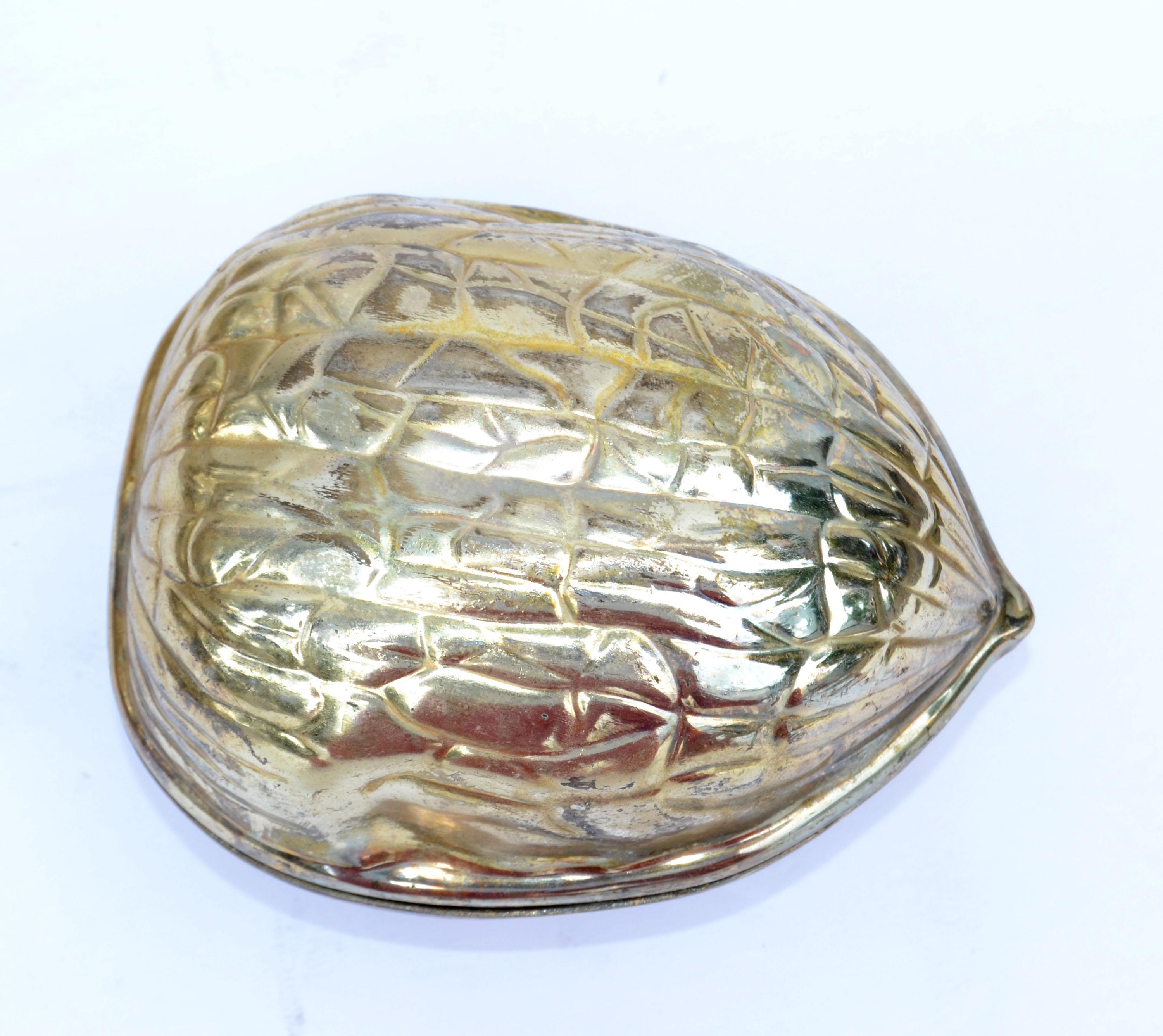 F.B. Rogers Gold Plate Walnut Shaped Trinket Box Keepsake, 1970, America  In Good Condition For Sale In Miami, FL