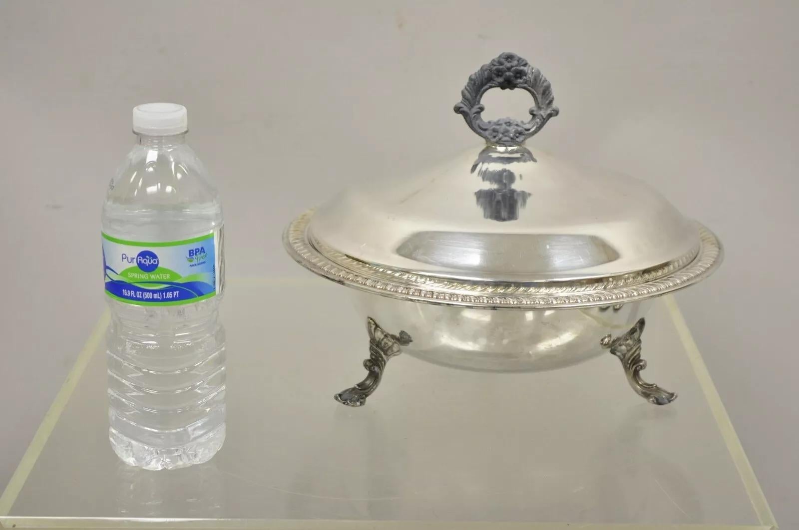 Regency FB Rogers Silver Co 1158 Ciotola con piatto coperto placcata in argento - una coppia in vendita