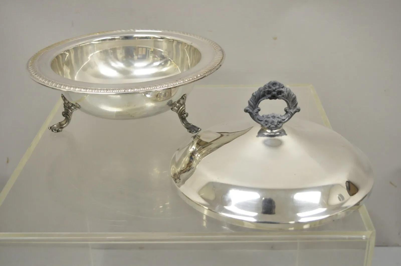 Placcato argento FB Rogers Silver Co 1158 Ciotola con piatto coperto placcata in argento - una coppia in vendita