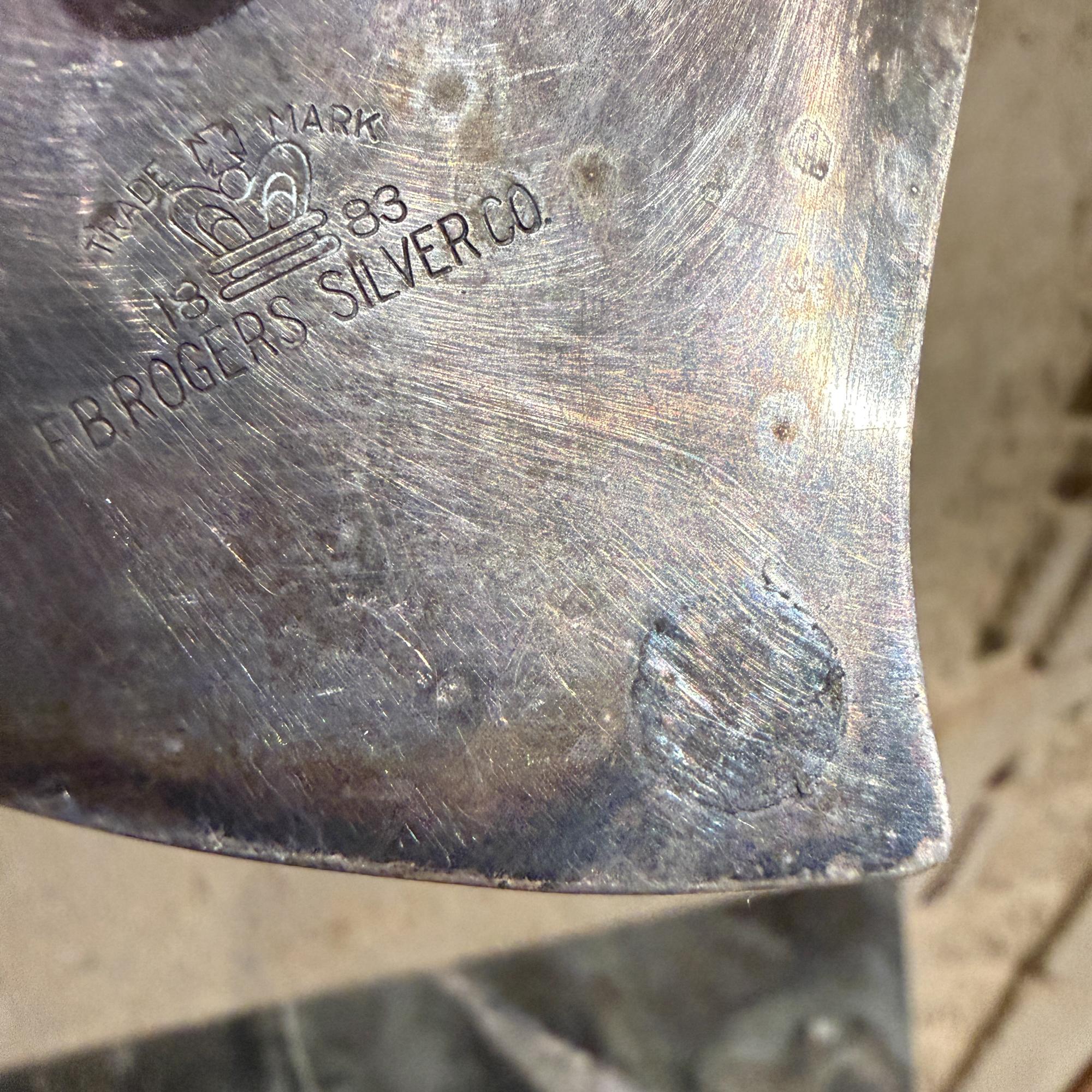 F.B. A. I. Rogers Silver Plate Leaf Shaped Trinket Bonbon Dish Mid Century (plat à bijoux en forme de feuille) en vente 2