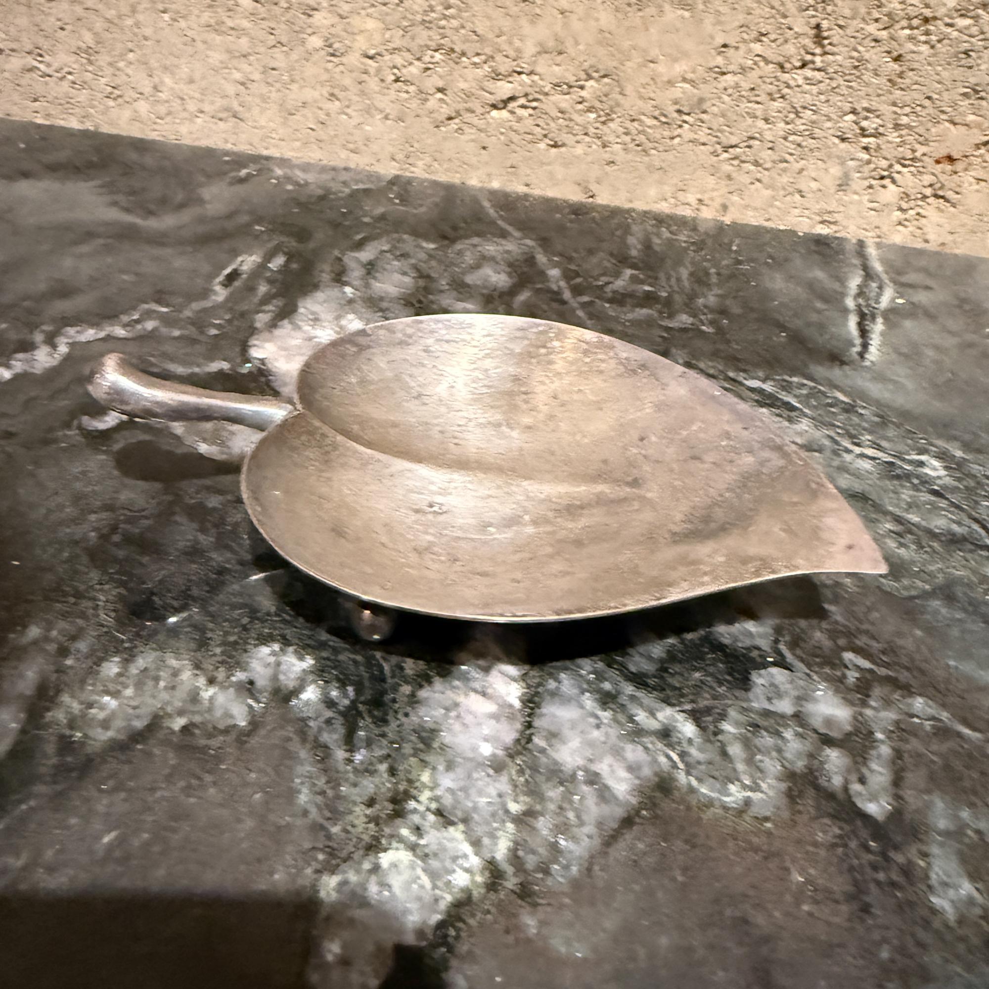 Mid-Century Modern F.B. A. I. Rogers Silver Plate Leaf Shaped Trinket Bonbon Dish Mid Century (plat à bijoux en forme de feuille) en vente