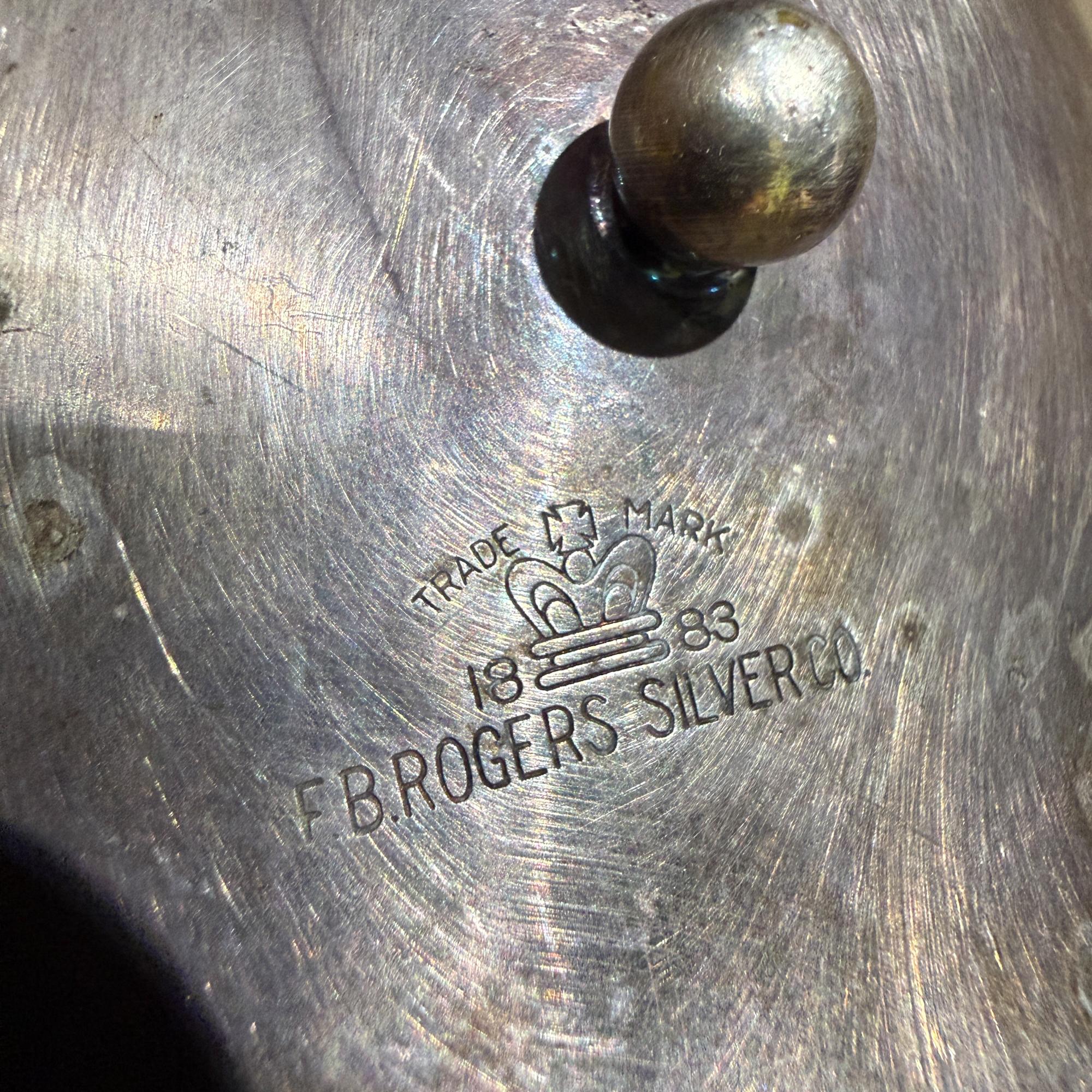 Plaqué argent F.B. A. I. Rogers Silver Plate Leaf Shaped Trinket Bonbon Dish Mid Century (plat à bijoux en forme de feuille) en vente