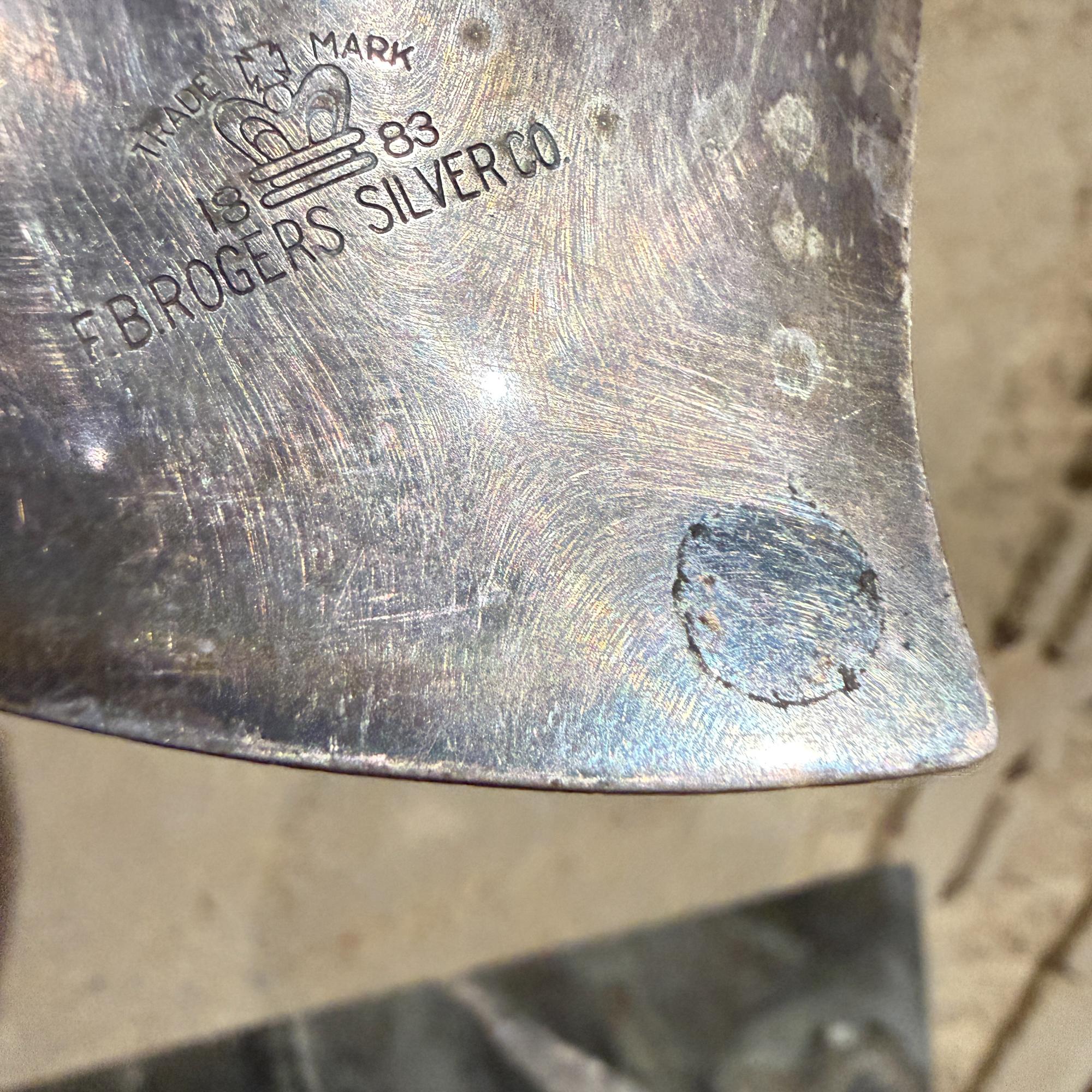 F.B. A. I. Rogers Silver Plate Leaf Shaped Trinket Bonbon Dish Mid Century (plat à bijoux en forme de feuille) en vente 1