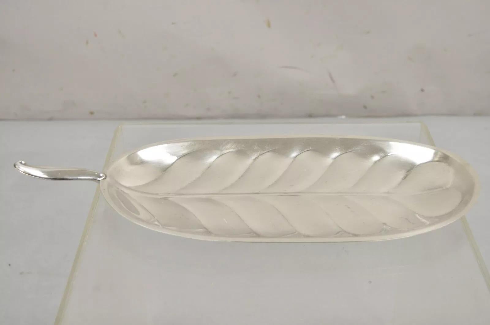 F.B.A.I. Rogers versilberte ovale Blattform-Serviertablett-Platte mit Henkel im Angebot 2