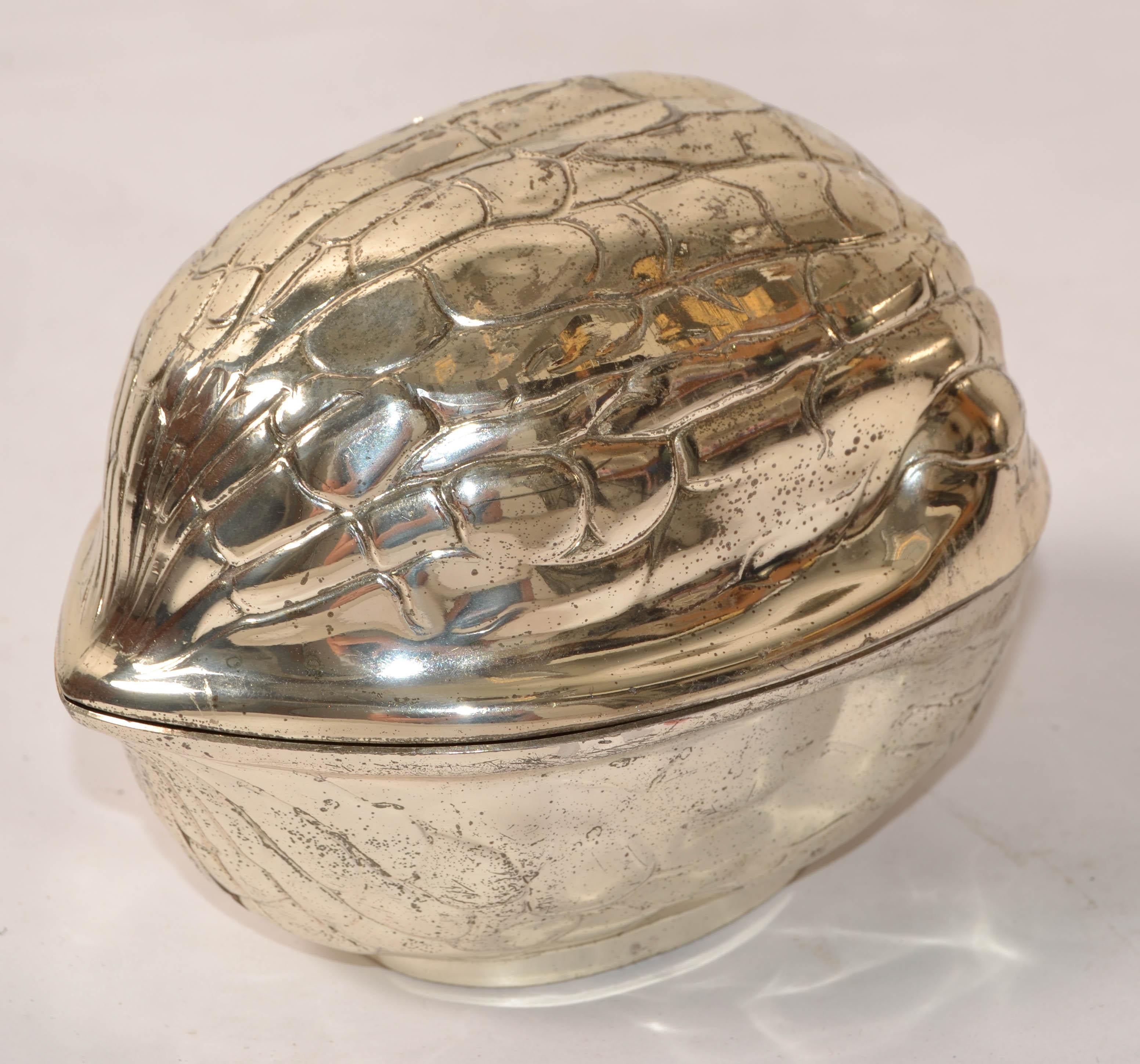 F.B. Rogers Escultura plateada en forma de nogal Caja de baratijas Recuerdo 1970 Japón Chapado en plata en venta