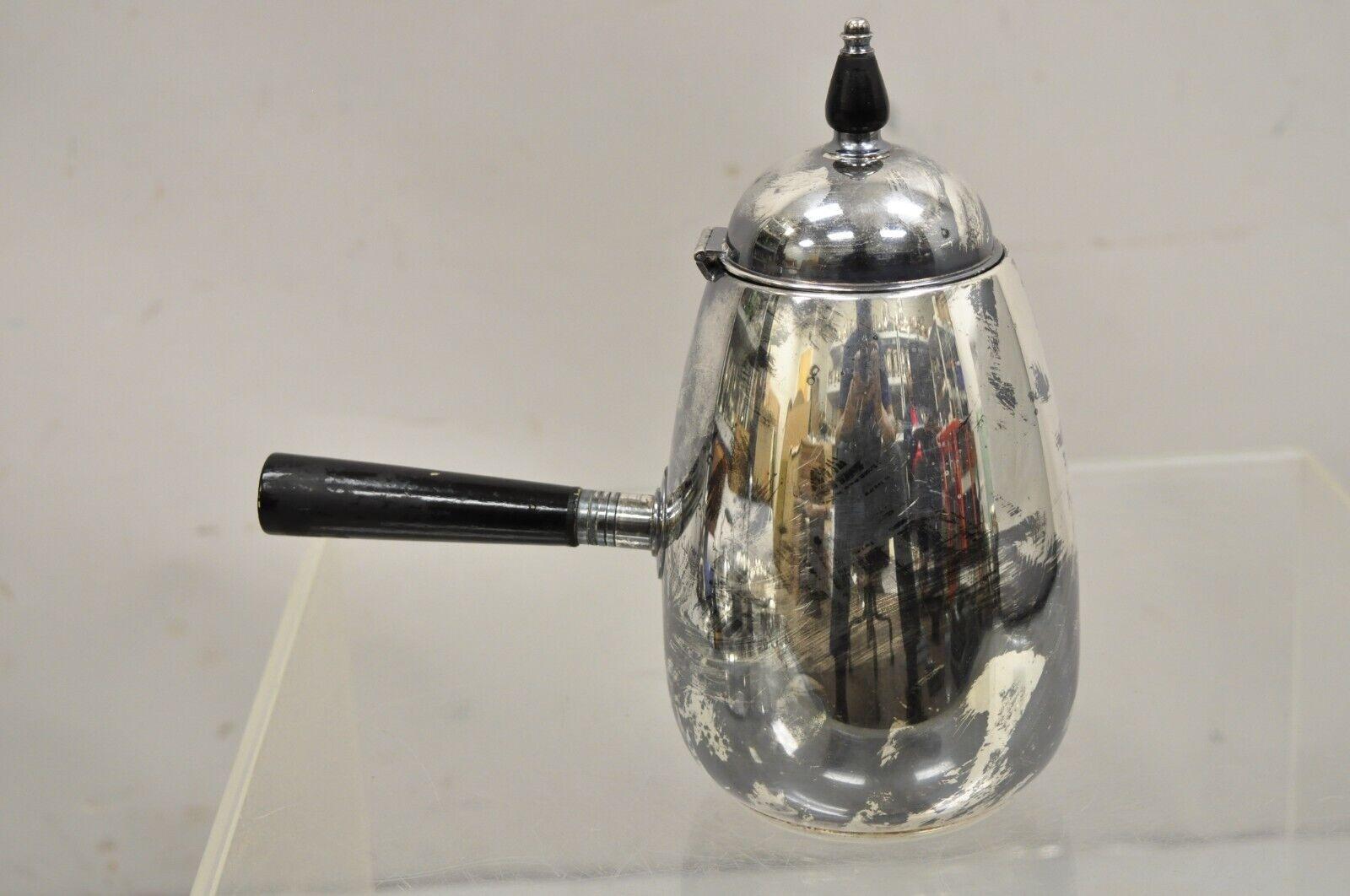 FB Rogers Silver Plated Art Deco Coffee Tea Pot with Hinged Lid and Wooden Handle (théière à café avec couvercle à charnière et poignée en bois) Bon état - En vente à Philadelphia, PA
