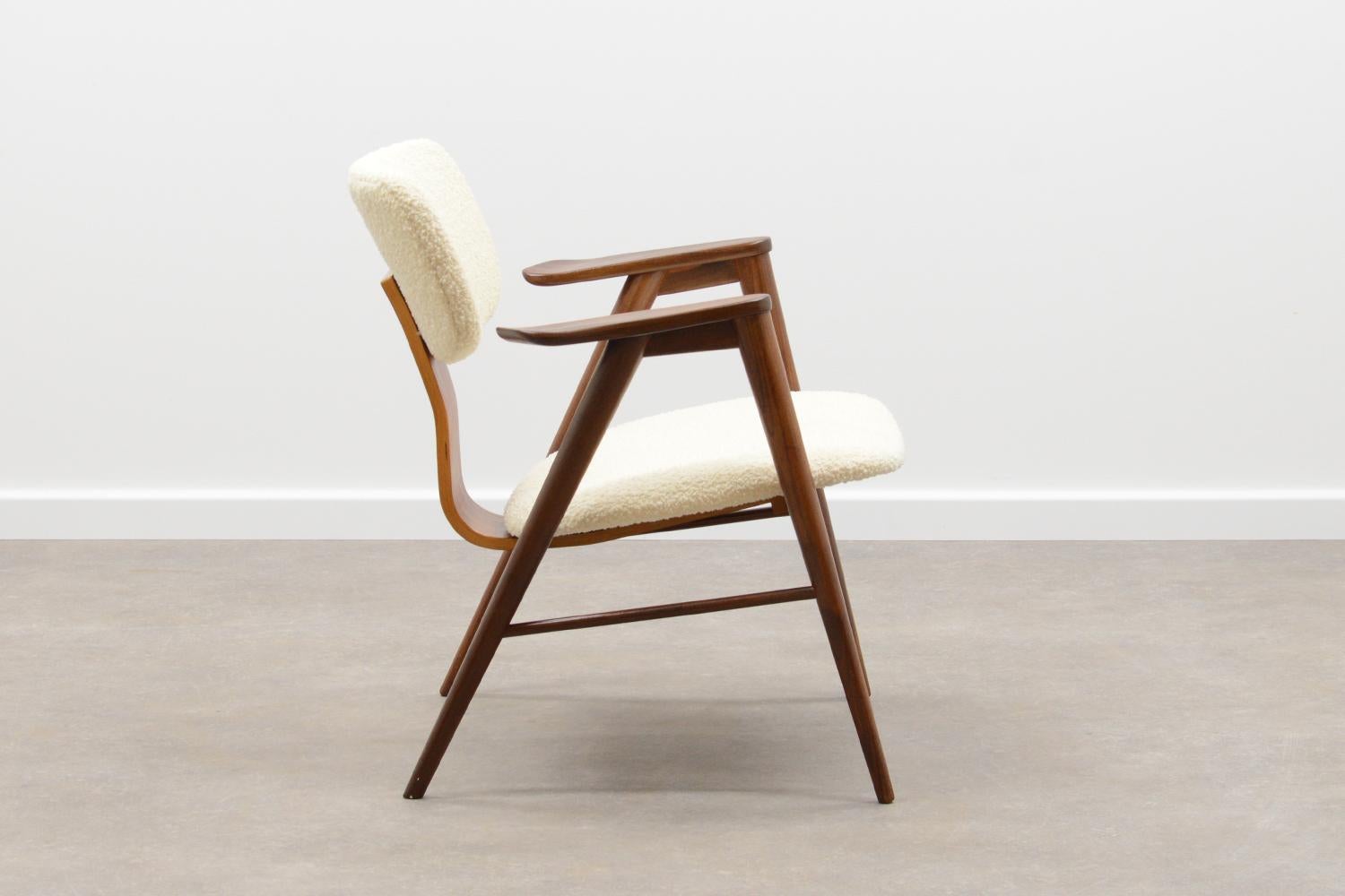 FB14 arm chair by Cees Braakman for Pastoe 50s. Solid teak frame and reupholstered in a cream color bouclé by Bisson Bruneel. In very good vintage condition. 


