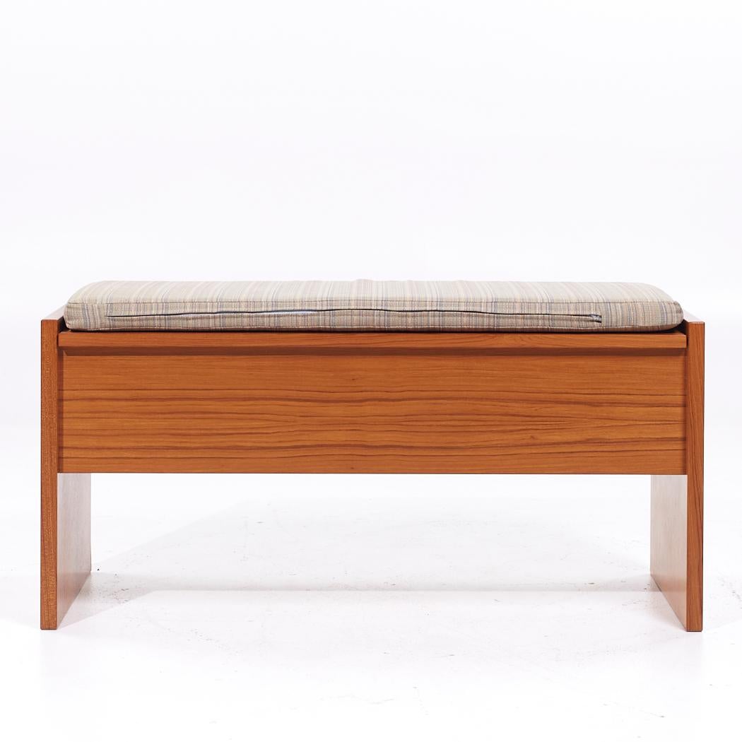 FBJ Møbler Mid Century Teak Storage Bench In Good Condition For Sale In Countryside, IL