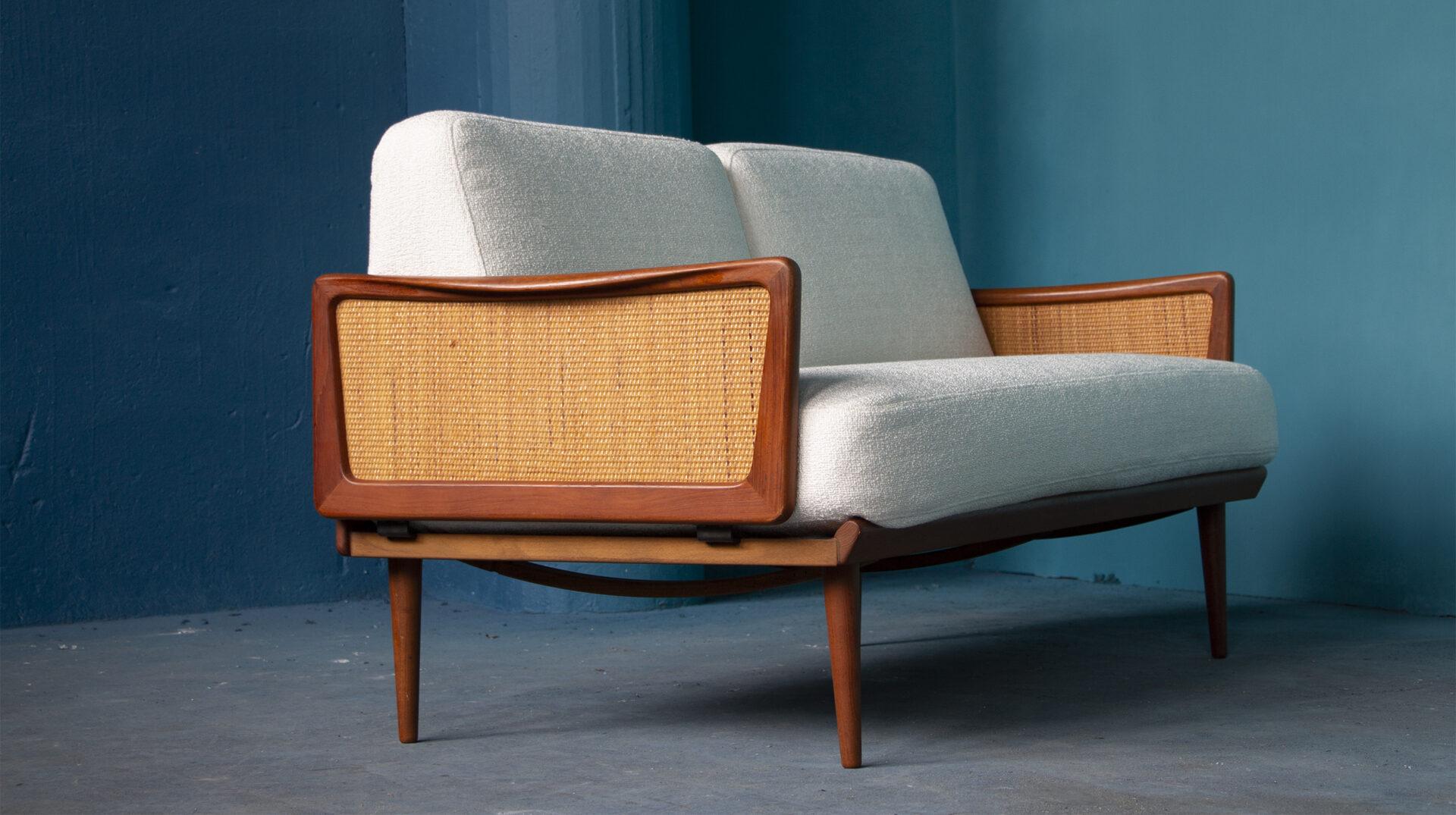 Scandinavo moderno FD 451 Daybed di Peter Hvidt & Orla Mølgaard-Nielsen in tessuto bouclé, 1956 in vendita