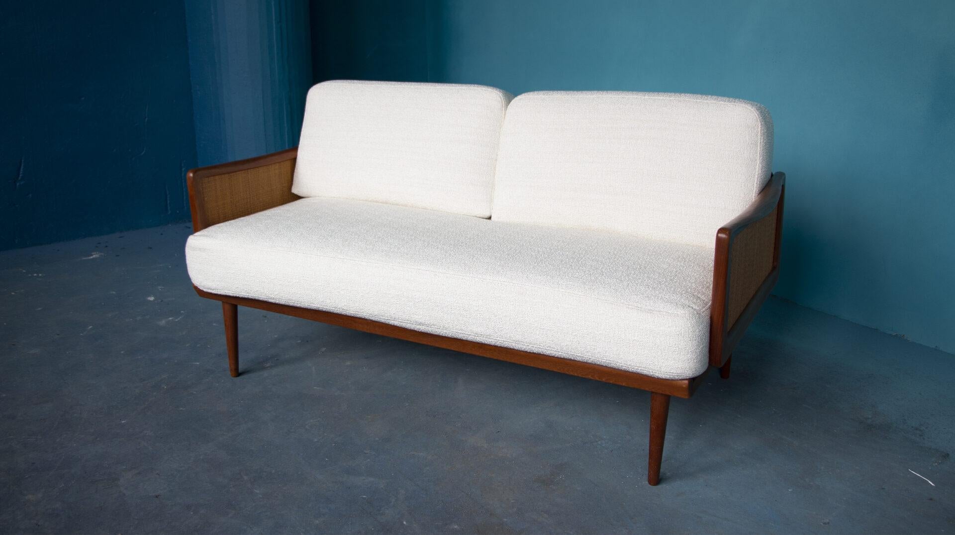 Teak FD 451 Daybed di Peter Hvidt & Orla Mølgaard-Nielsen in tessuto bouclé, 1956 in vendita