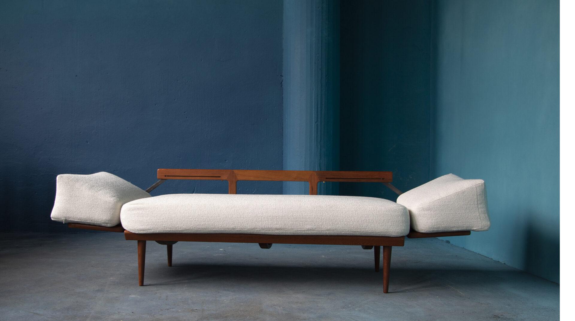 FD 451 Daybed di Peter Hvidt & Orla Mølgaard-Nielsen in tessuto bouclé, 1956 in vendita 1
