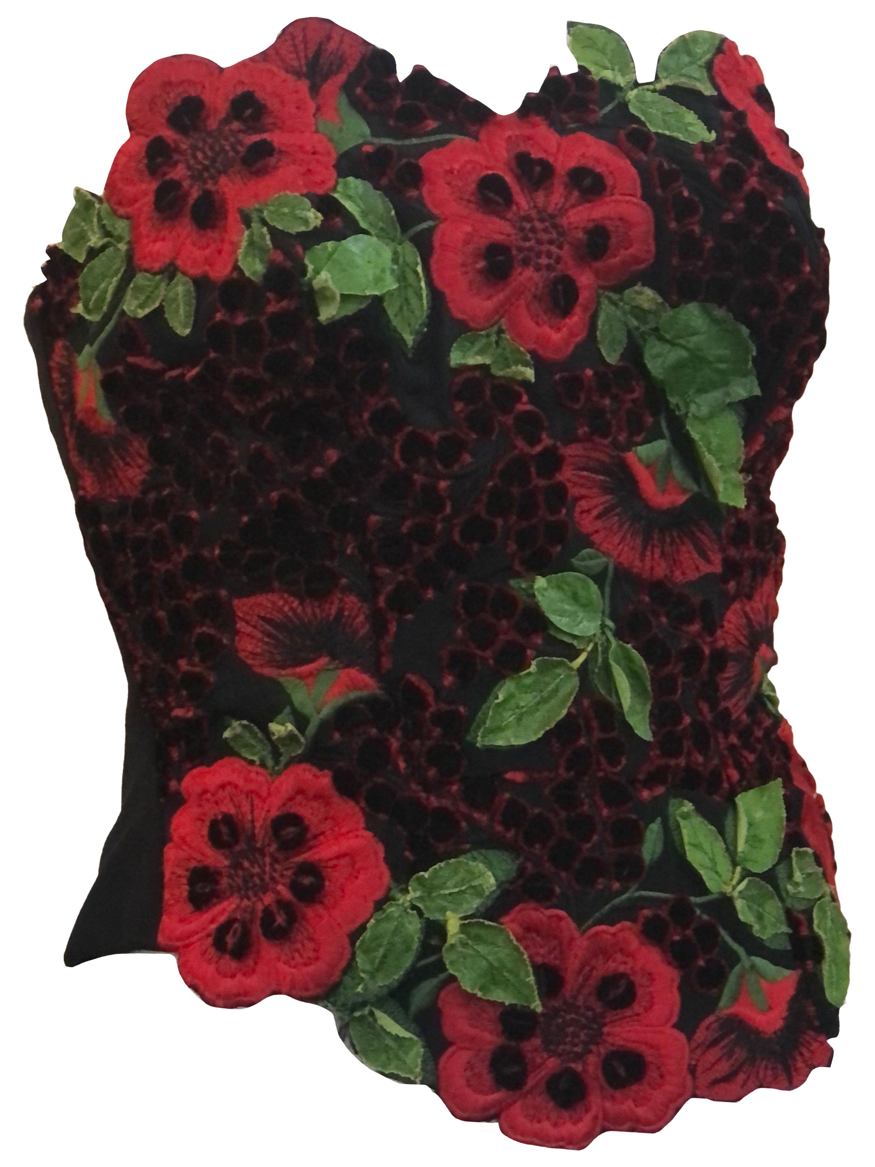 De la créatrice connue pour ses créations élégantes FE Designs/One - un bustier de soirée noir festonné de broderies florales, d'appliques de velours avec feuilles appliquées à effet 3D. Entièrement doublé, dos en soie noire avec boutons.