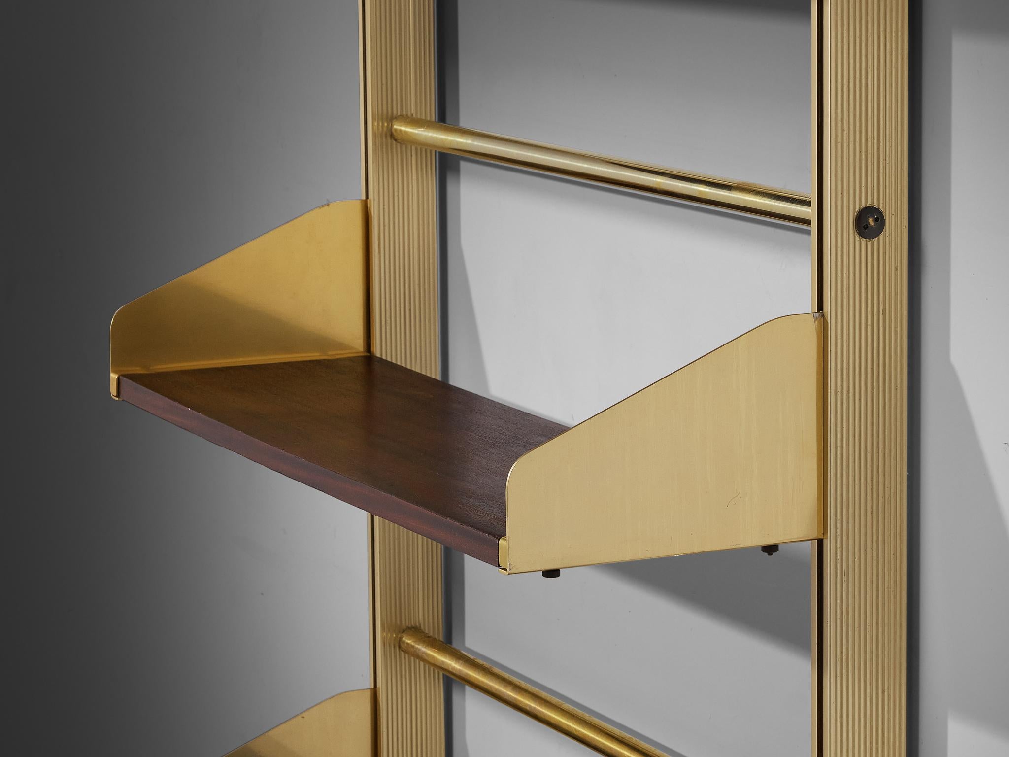 Feal, italienischer Wandschrank aus eloxiertem Aluminium und Mahagoni (Moderne der Mitte des Jahrhunderts) im Angebot
